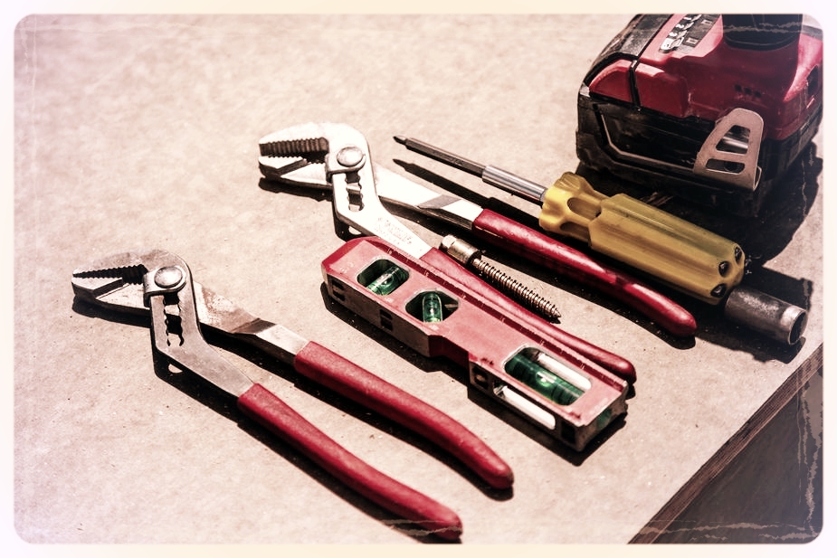tools-lined-up_925x.jpg