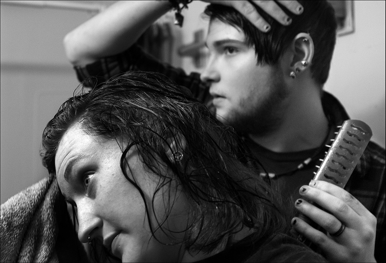 February 2017: Using the bathroom in some friend’s apartment, Dakota and Skyler color each other’s hair. “To people who are still homeless, what I can really say is run when you can, walk if you have to, crawl if you must, but don’t ever give up, ever,” Dakota said. “Because no matter how despairing that situation can be, giving up makes it that much worse. People think about the homeless in stereotypes. They think they’re always dressed in rags or whatever but that’s really not the case. A homeless person could be your brother or sister. It could be anybody. There are so many misconceptions about what being homeless entails and what it really is. It’s a very sad feeling to know that the world still sees homeless people as more of a burden than anything else. It’s just not true. These are people who are unfortunate and who have been served a really crappy sandwich by life and they don’t really have any other option. Do you think that they’re happy to be in that situation? To be homeless. To be hungry, dirty, or outside? It’s just not the case,” Dakota said.