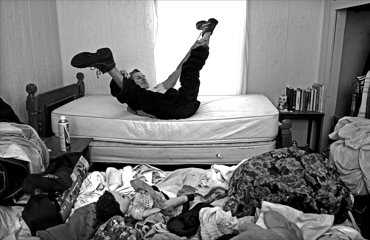 April 2017: After weeks of living outside, James is invited to borrow a bedroom from a friend for a couple of nights. “These mattresses are too soft, they will kill my back.” Grateful for a roof over his head, James decides to stay and sleep on the floor.