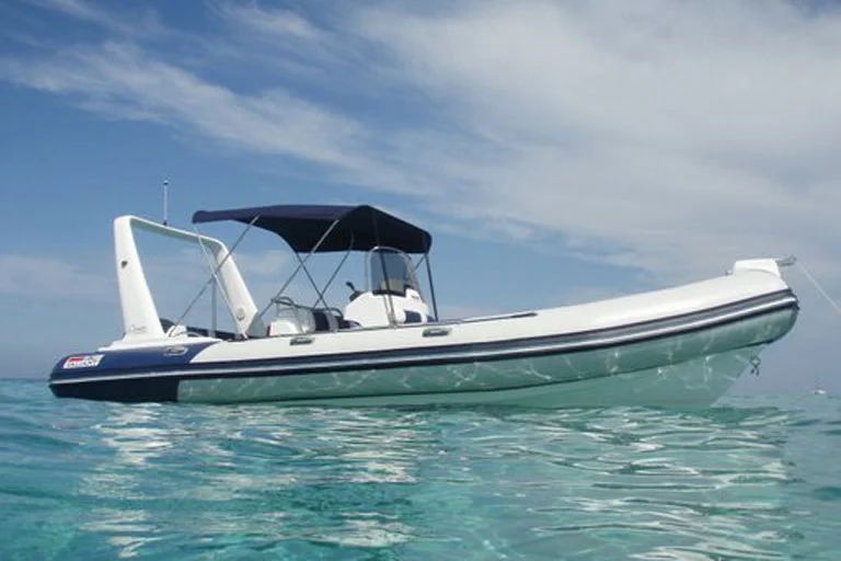 Valiant 750 formentera.jpg