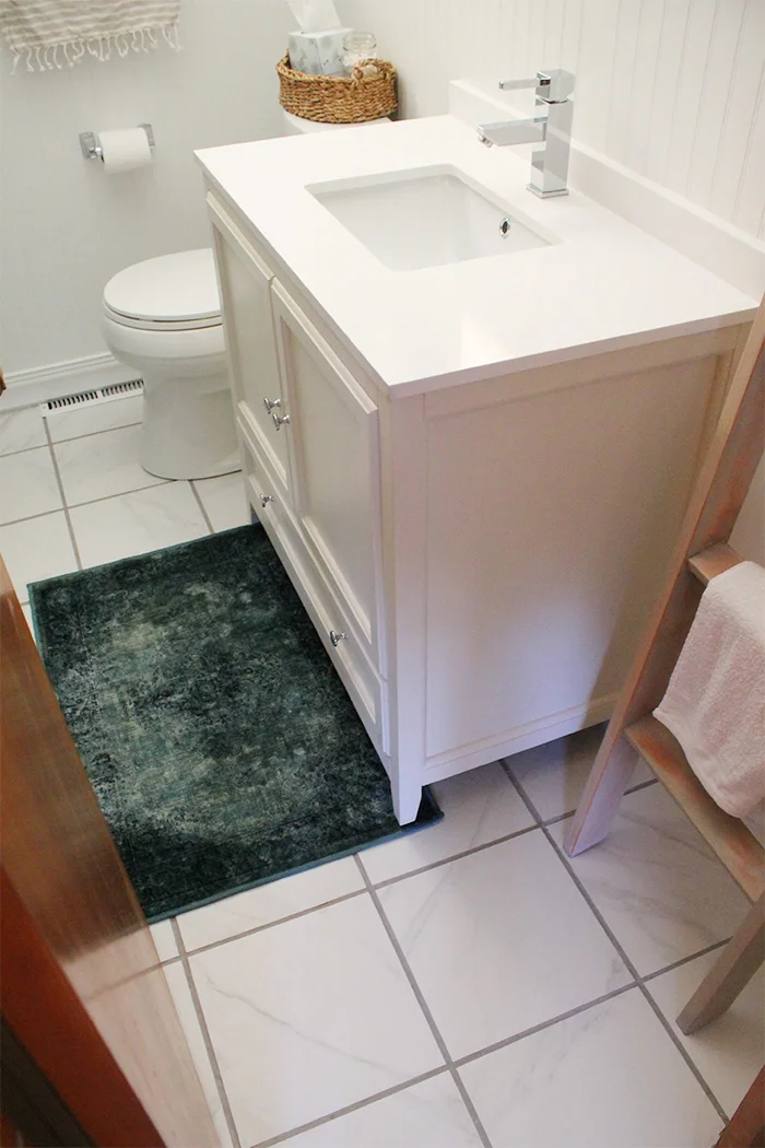 small nautical bathroom