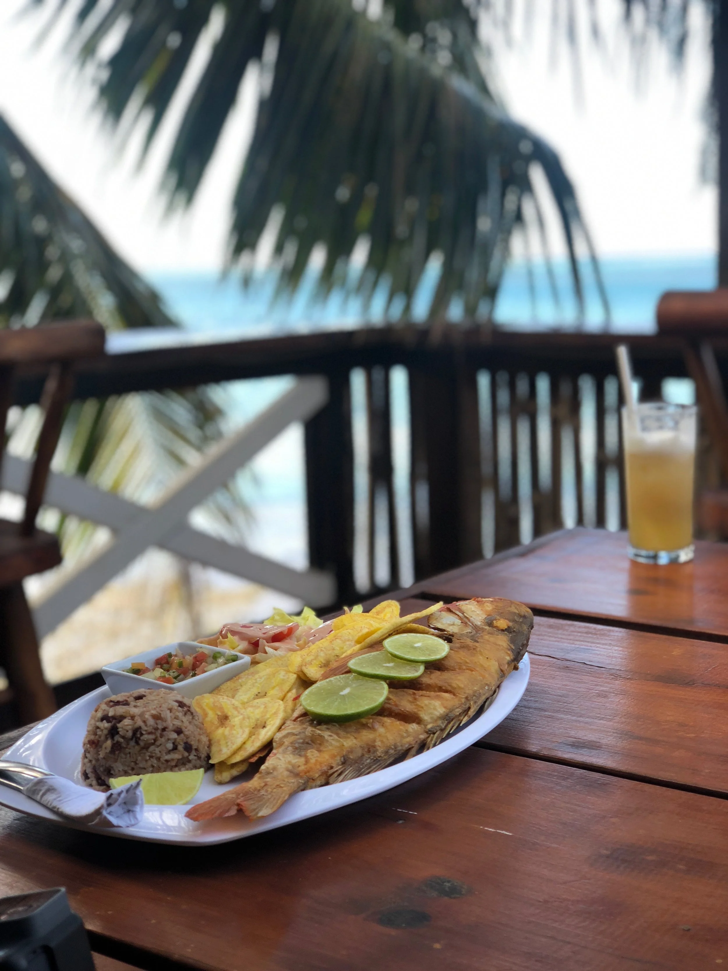 Eating and Drinking on Roatan