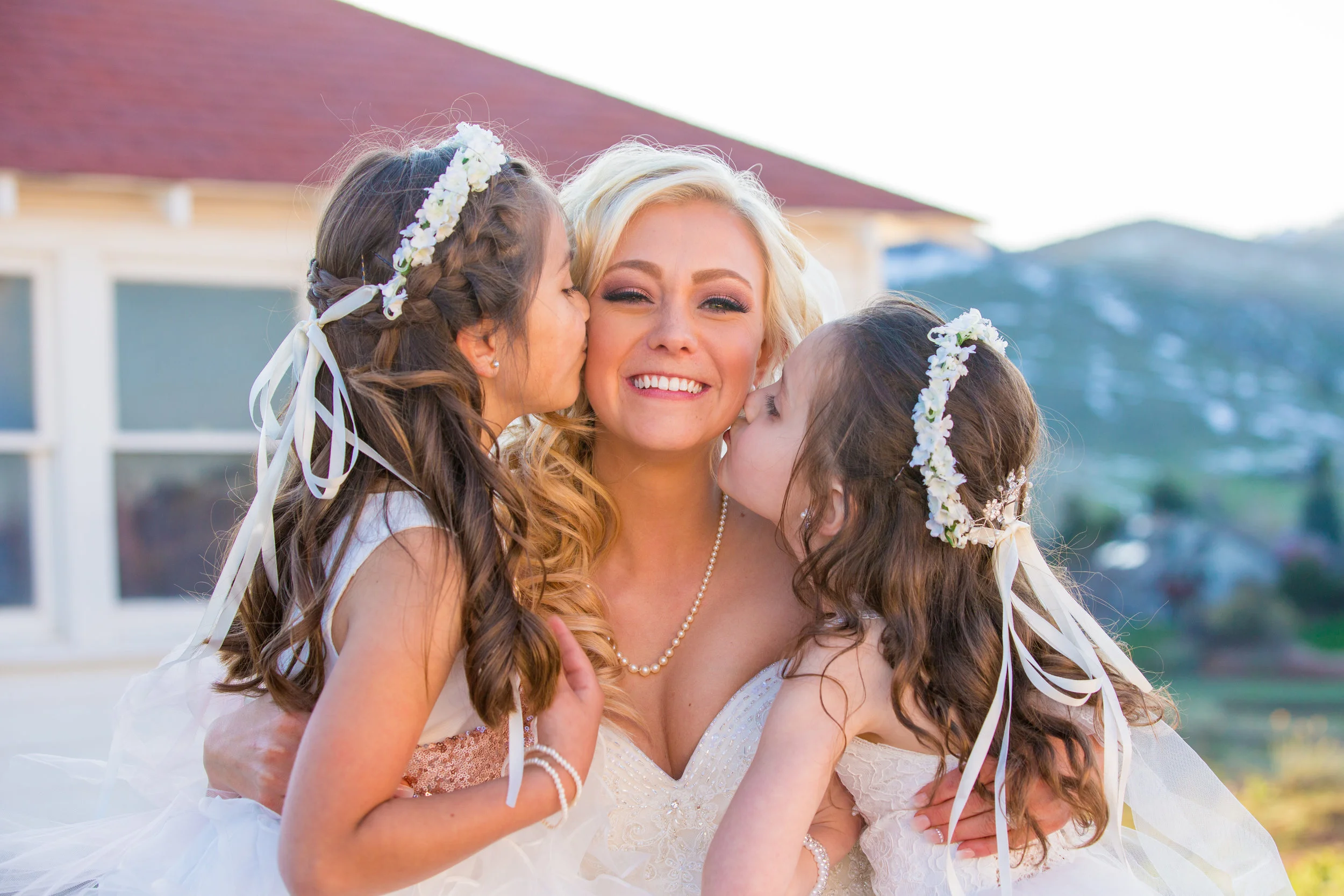 How to Make a Wedding Day Timeline - Wedding Planning Advice