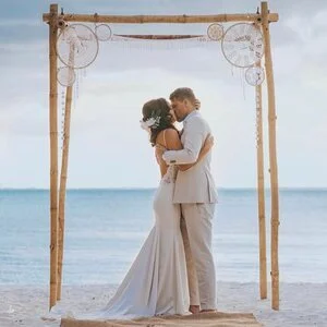 Choosing the Perfect Beach Wedding Dress for Your Seaside Ceremony 