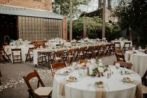 6 Reasons Why Weekday Weddings Work