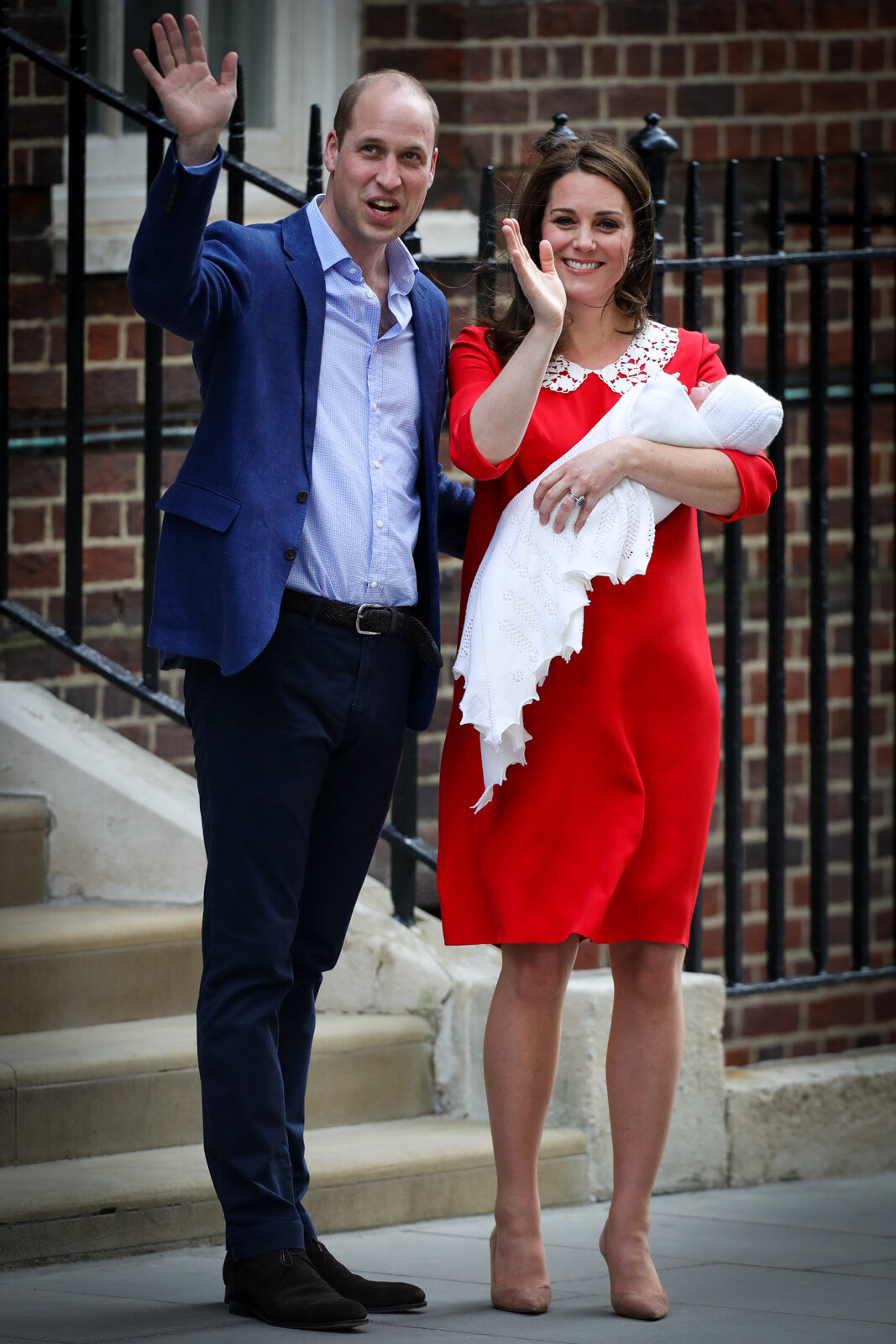  The Duke and Duchess of Cambridge and their newborn son Prince Louis outside the Lindo Wing at St Mary's Hospital in Paddington, London. Picture by: Aaron Chown/PA Images. Date taken: 23-Apr-2018 