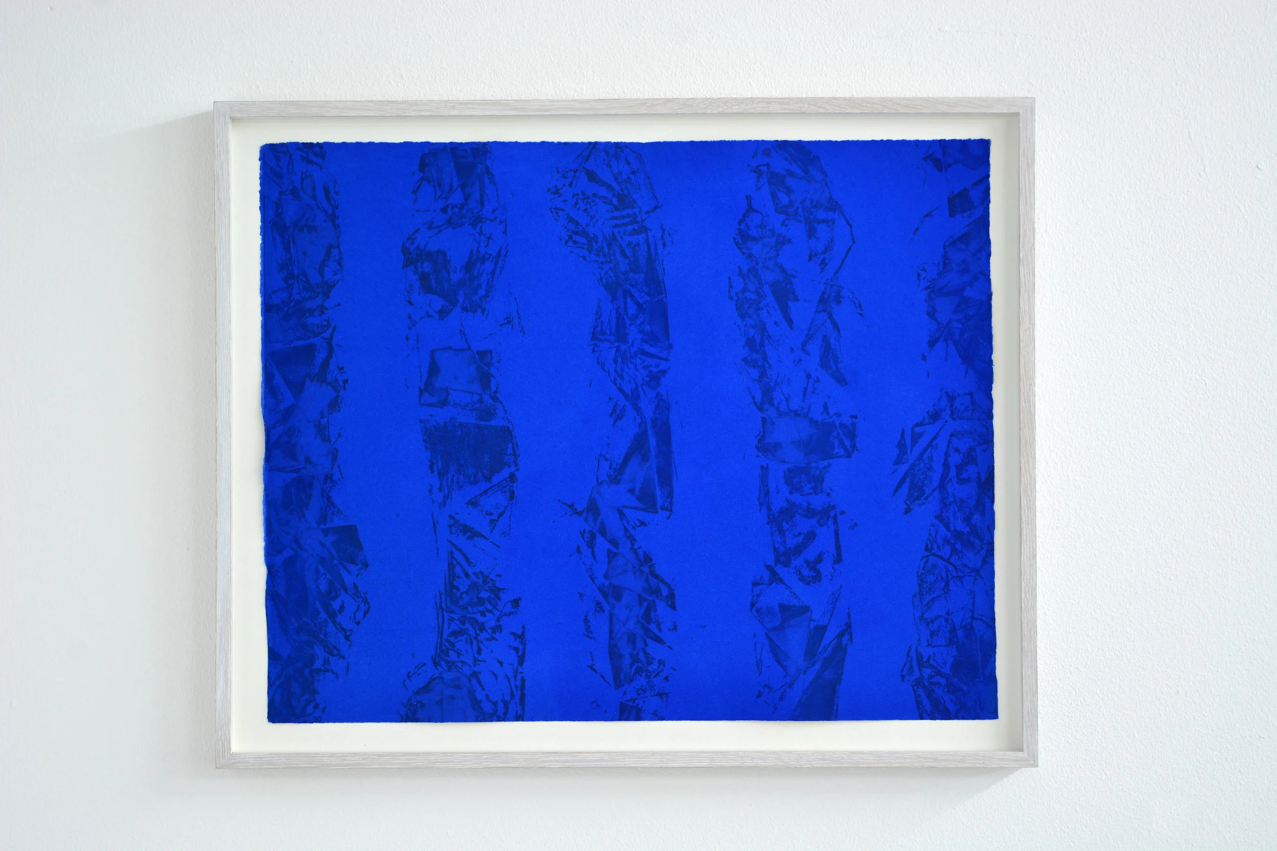 Flowing (Ultramarine) - 2018 Incisione su carta Edizione Variabile 1/4 43,5 x 53,5 cm (con cornice)