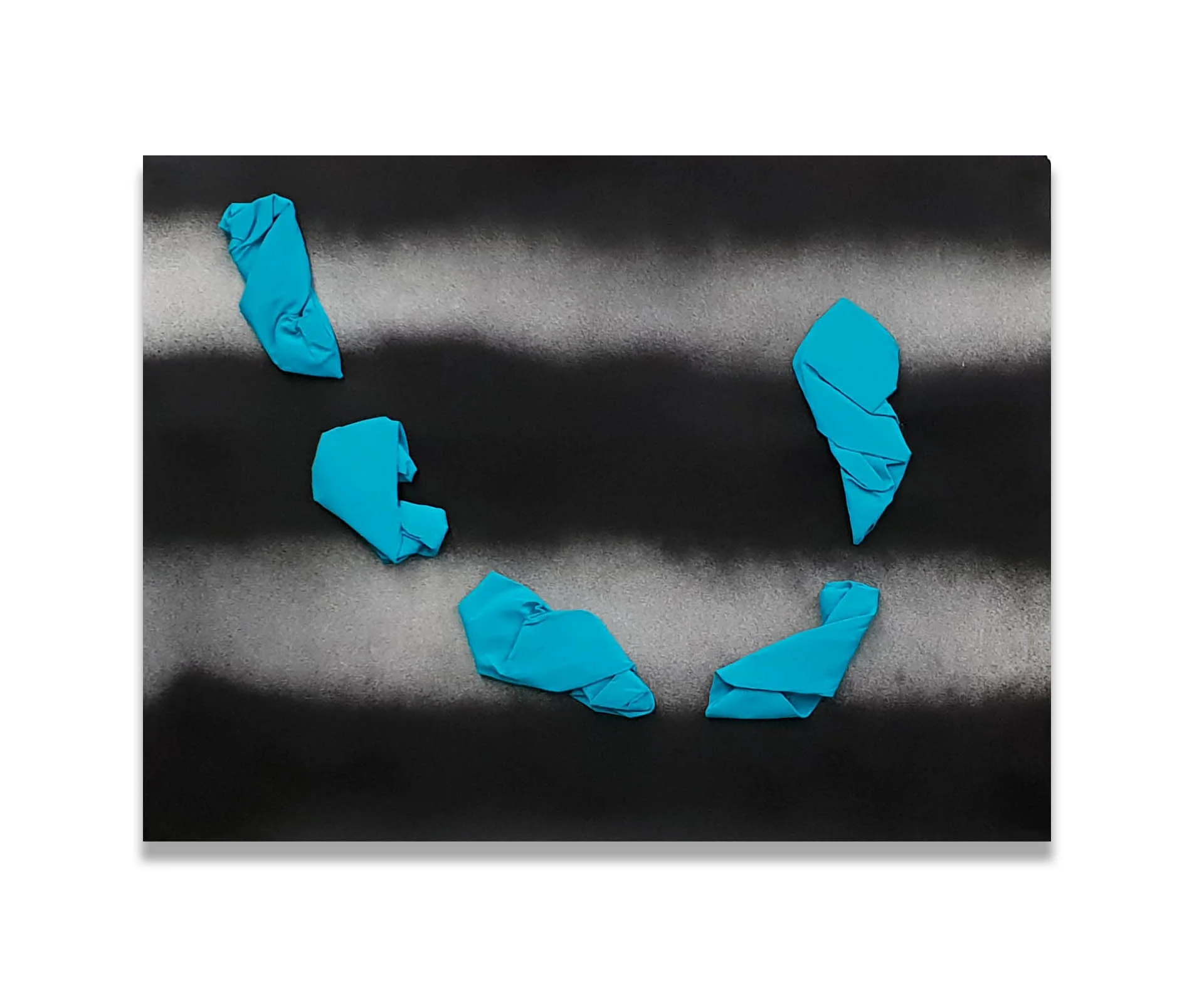 Flowing on Sprayed Field - 2018 Pigmento acrilico, tela e bomboletta spray su carta 50 x 65 cm