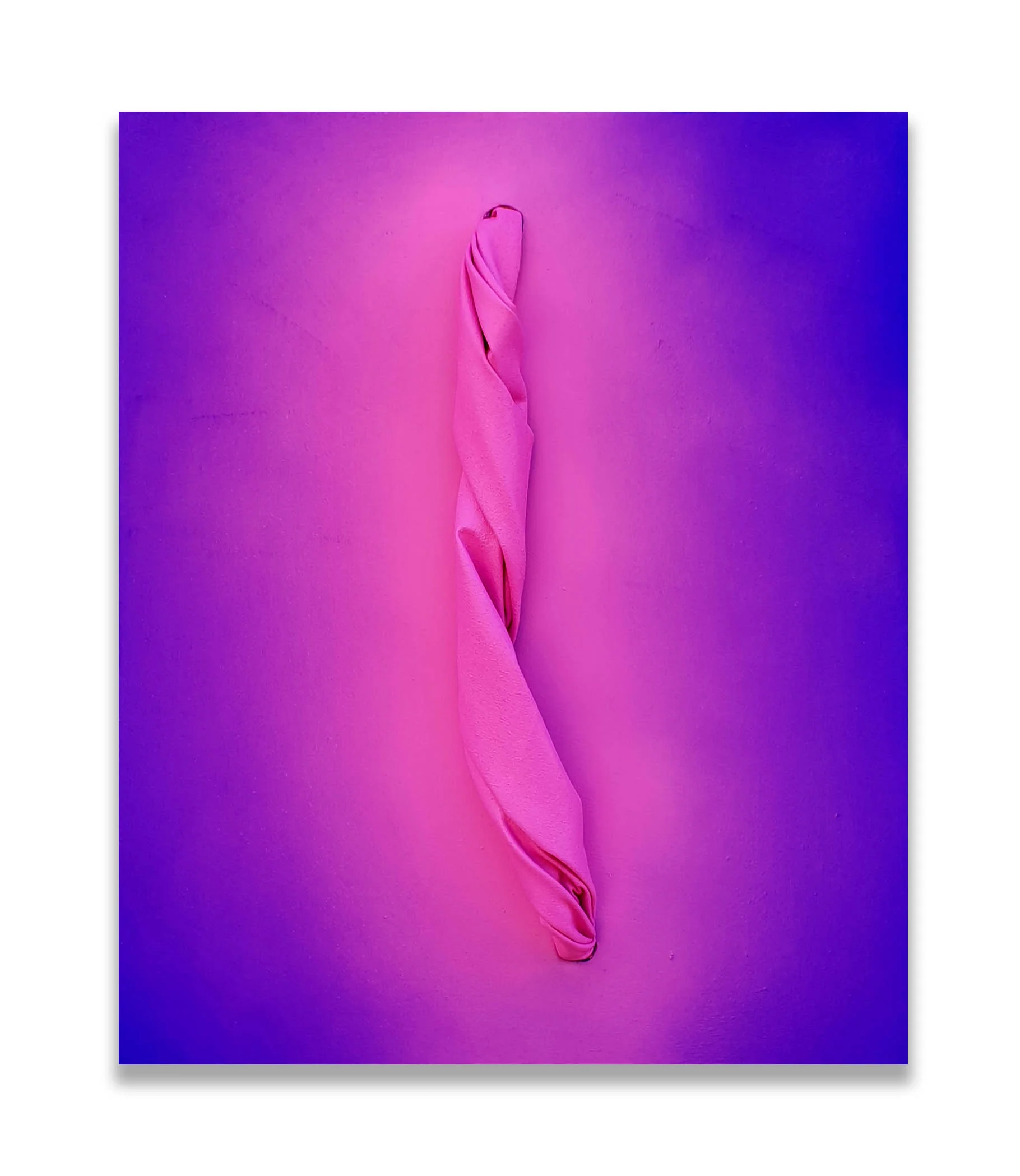 Flowing Maestà (Magenta) - 2018 Pigmento acrilico e bomboletta spray su tela stesa su tavola 60 x 50 x 12,9 cm (AxLxP)