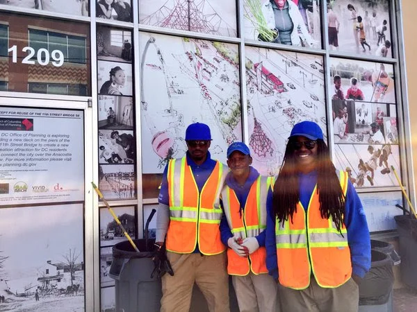 Anacostia BID Clean Team assists with National Mall Cleanup during Shutdown