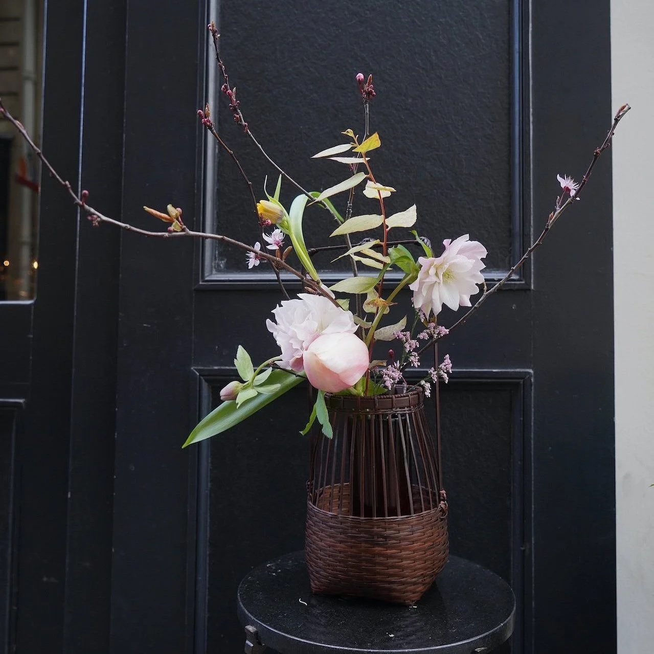bamboo basket ikebana Japanese floral art gift delivery paris