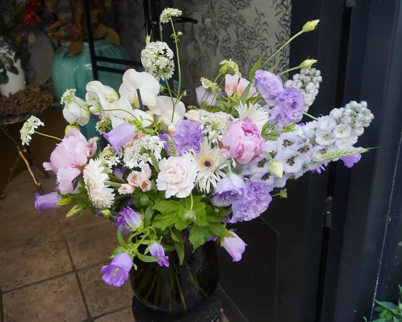 To order our custom Asymmetrical bouquet : www.boyaparis.com