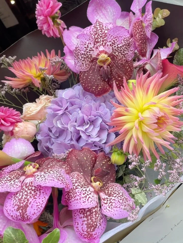 Vanda, dahlia &amp; hydrangea