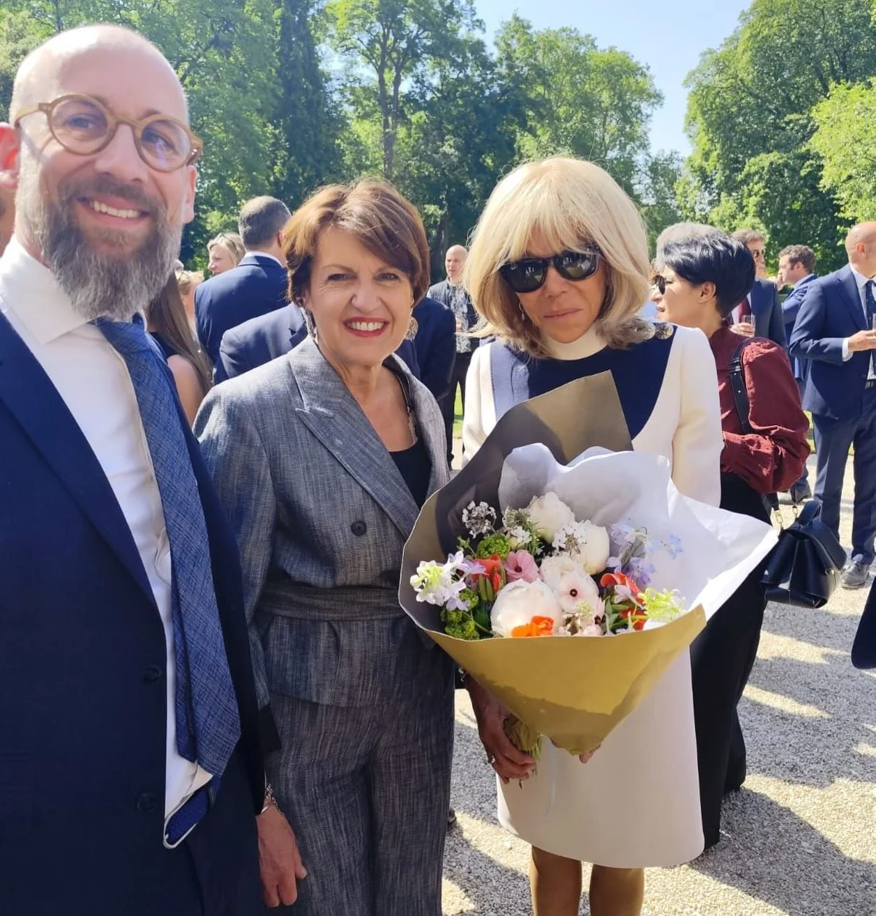 Bouquet BOYA &agrave; l&rsquo;Elys&eacute;e, pour le 1er mai 
@agenevard #brigittemacron