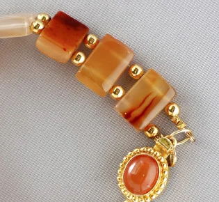 Comma Comma Carnelian