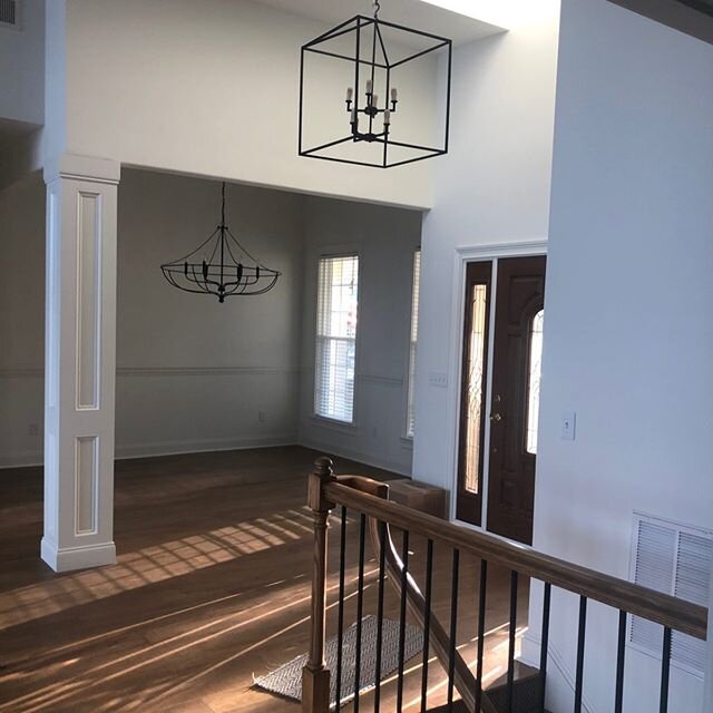 Part two of the after series! Today&rsquo;s post features the foyer, living room, kids room and bathroom.  #lakekeowee #lakehartwell
#cliffsliving #wowahalla #thenewwalhalla
#yeahthatgreenville #thinkoconee #macandmorganinteriors #clemson #smallbiz
#