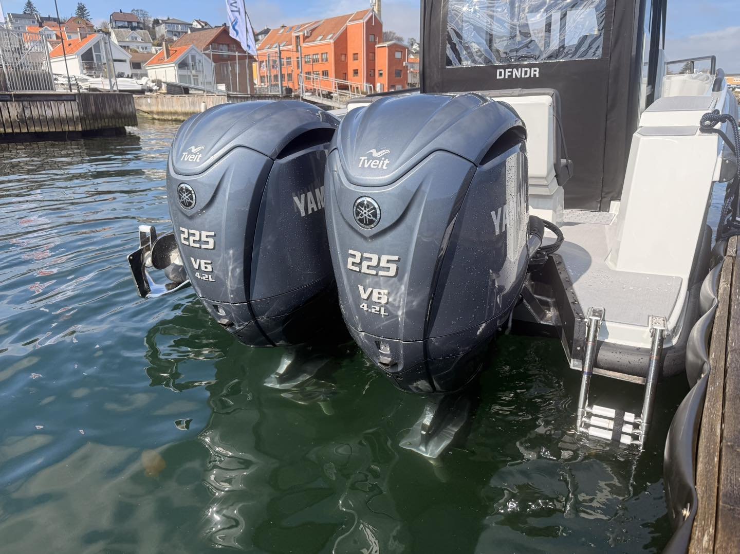 XO DFNDR båtmotor yamaha 225