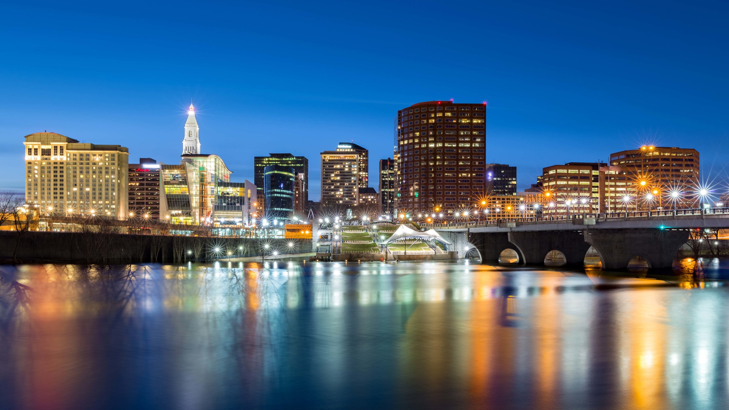 HartfordskylineandFoundersBridgeatdusk.HartfordisthecapitalofConnecticut..jpg