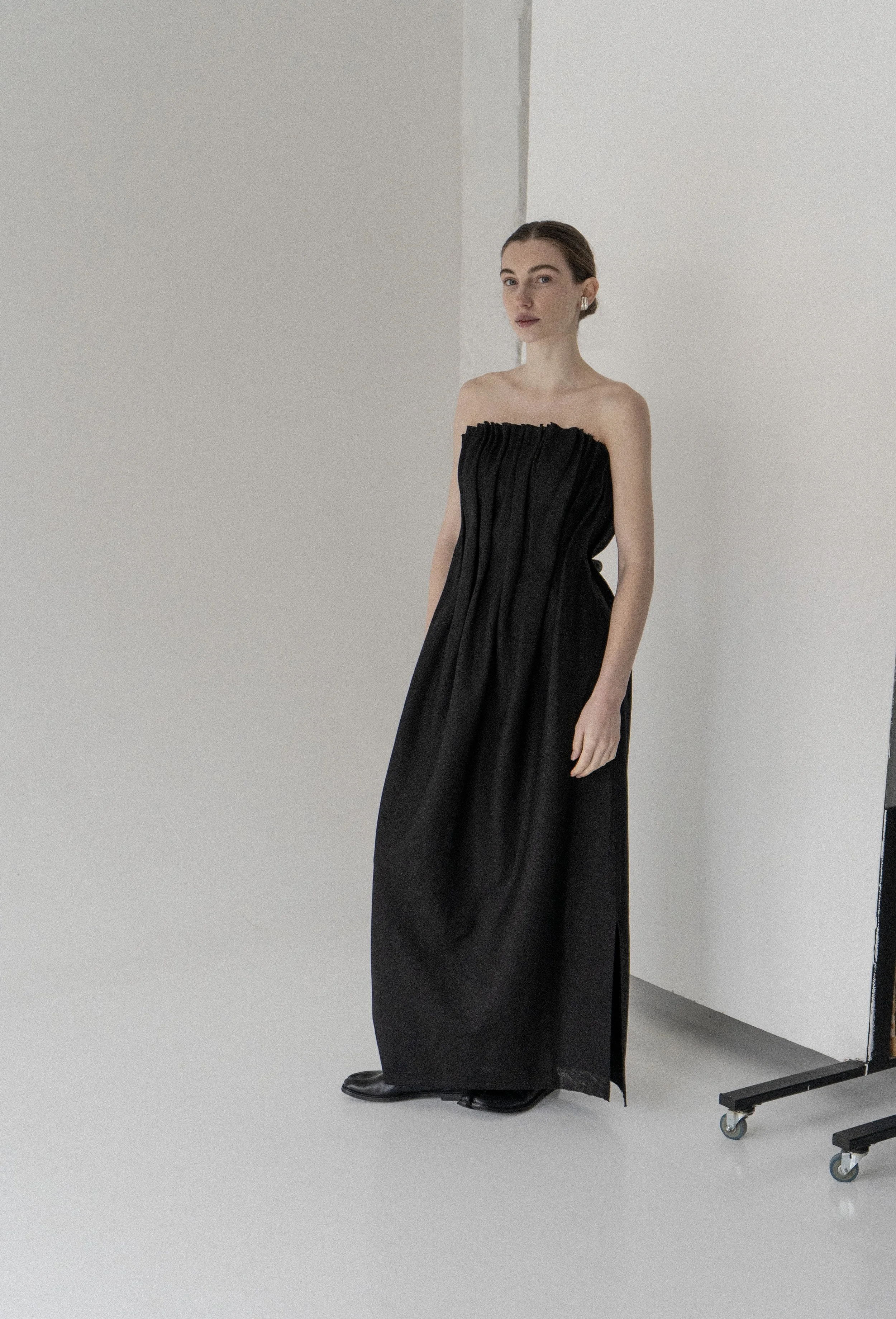 km-by-lange-black-sazha-linen-dress6.jpg