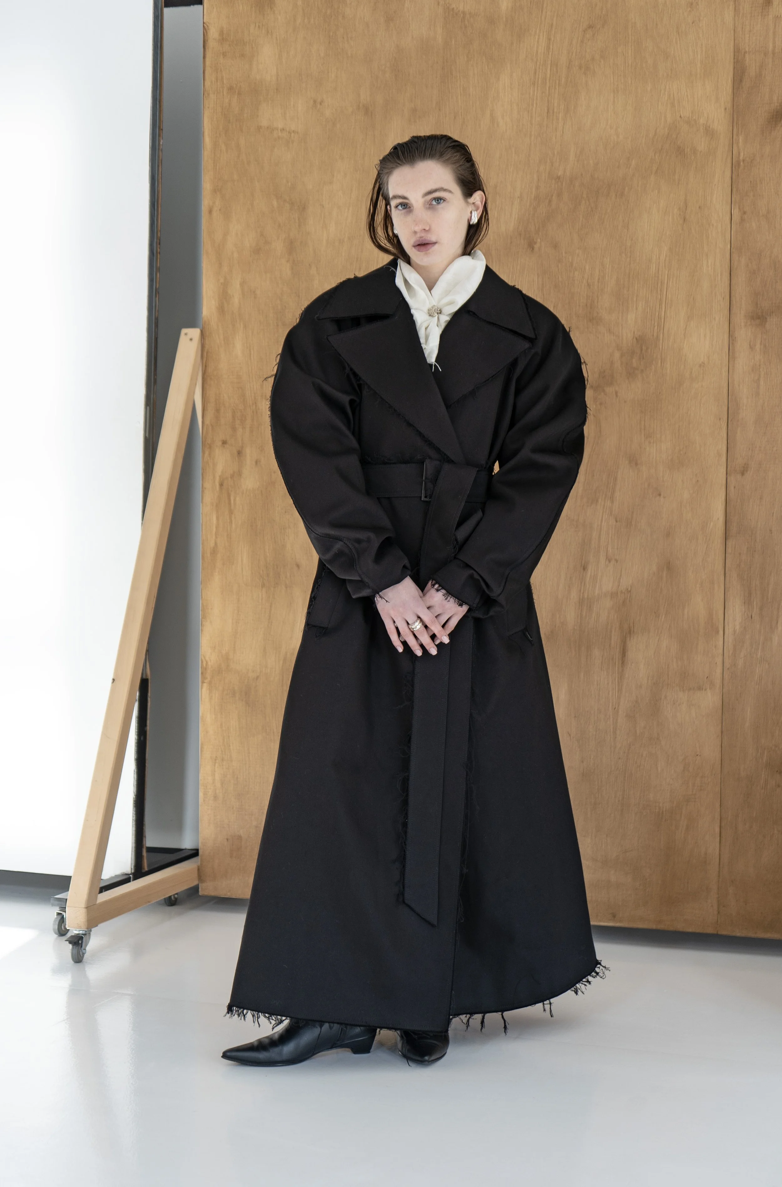 km-by-lange-blackout-heavy-weight-cotton- trench-6.jpg