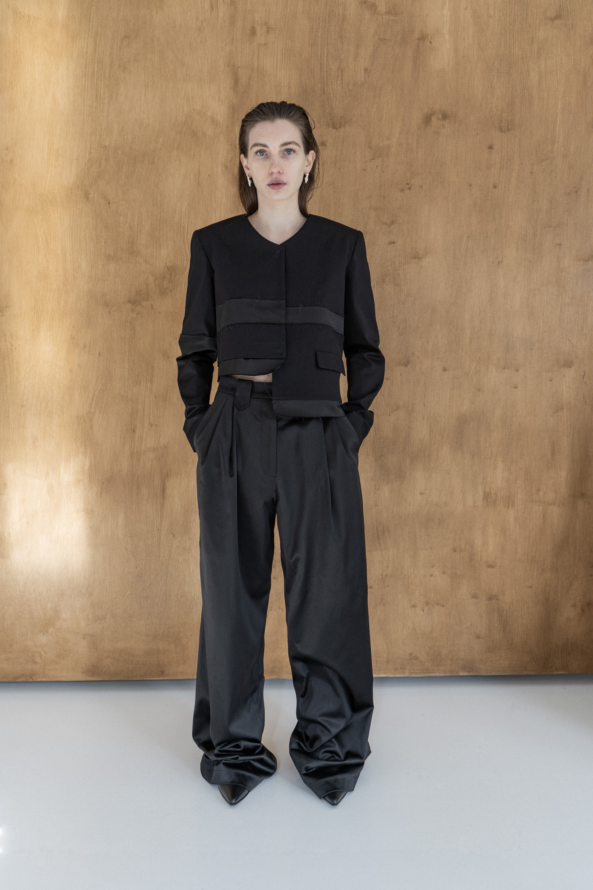 km-by-lange-nichka-black-viscose-patch-croped jacket-wideleg-viscoose-extralong-pants-8.jpg