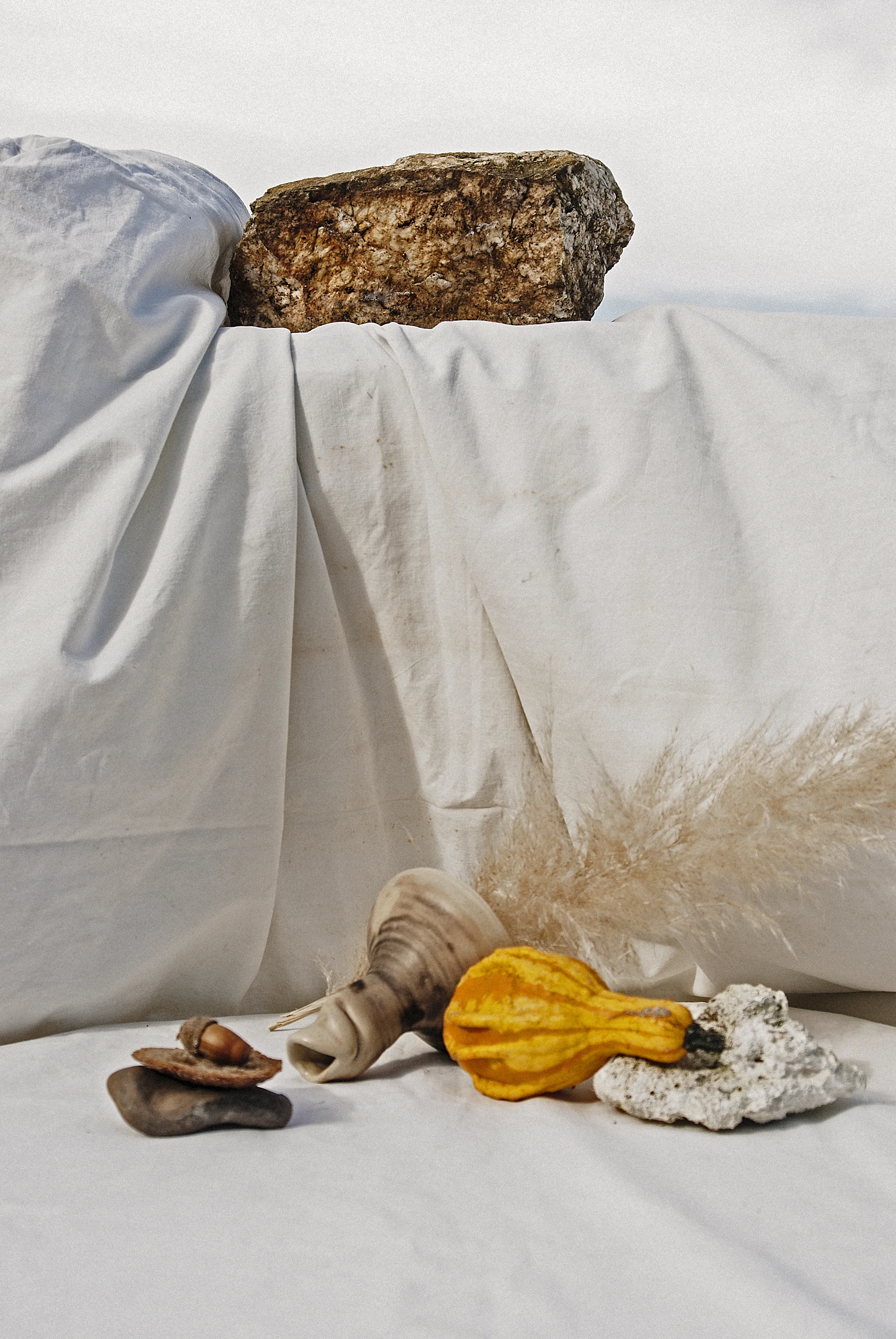 Vase Le Sac in raw nude