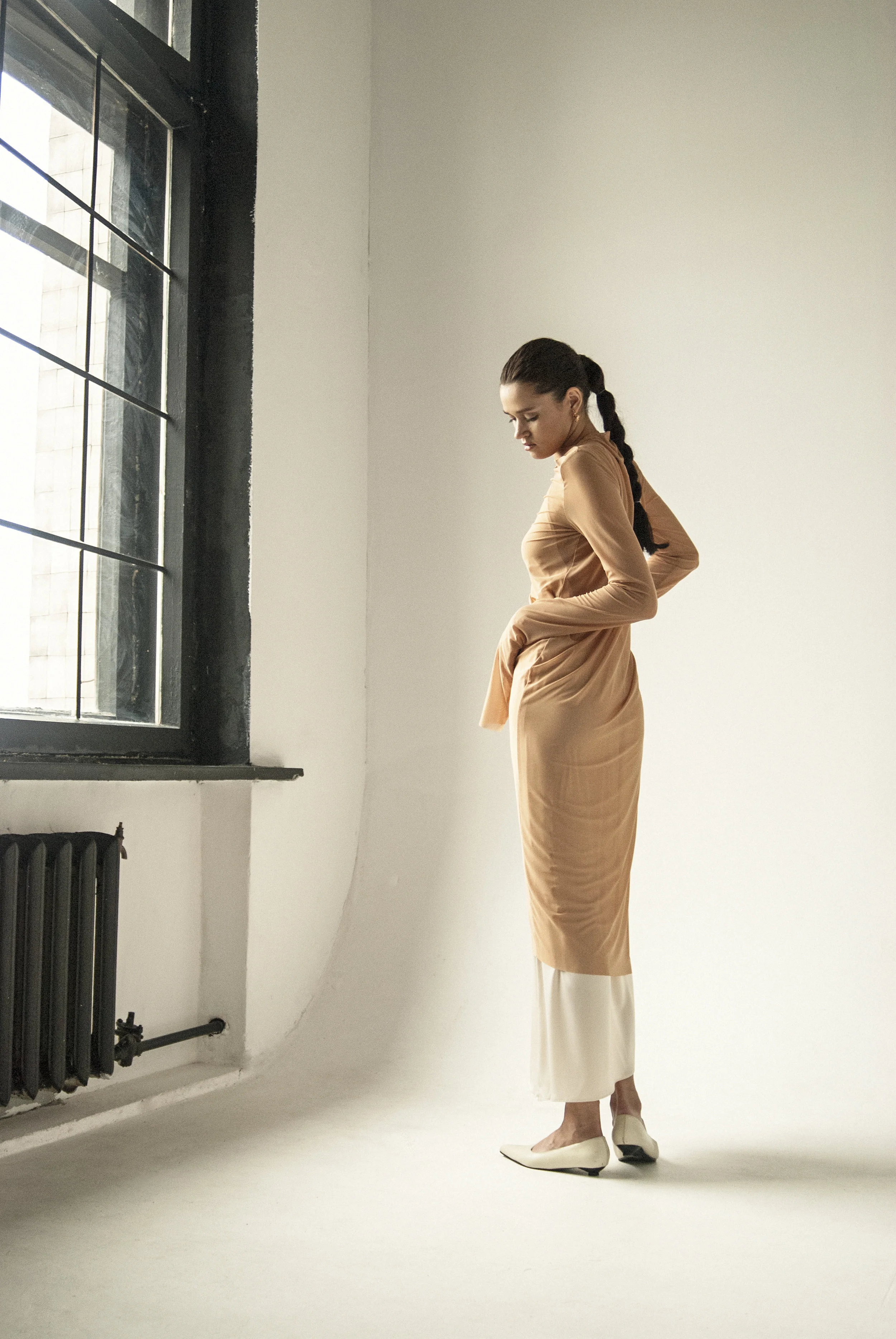 km-by-lange-nude-endless-sleeves-liquid-dress4.jpg