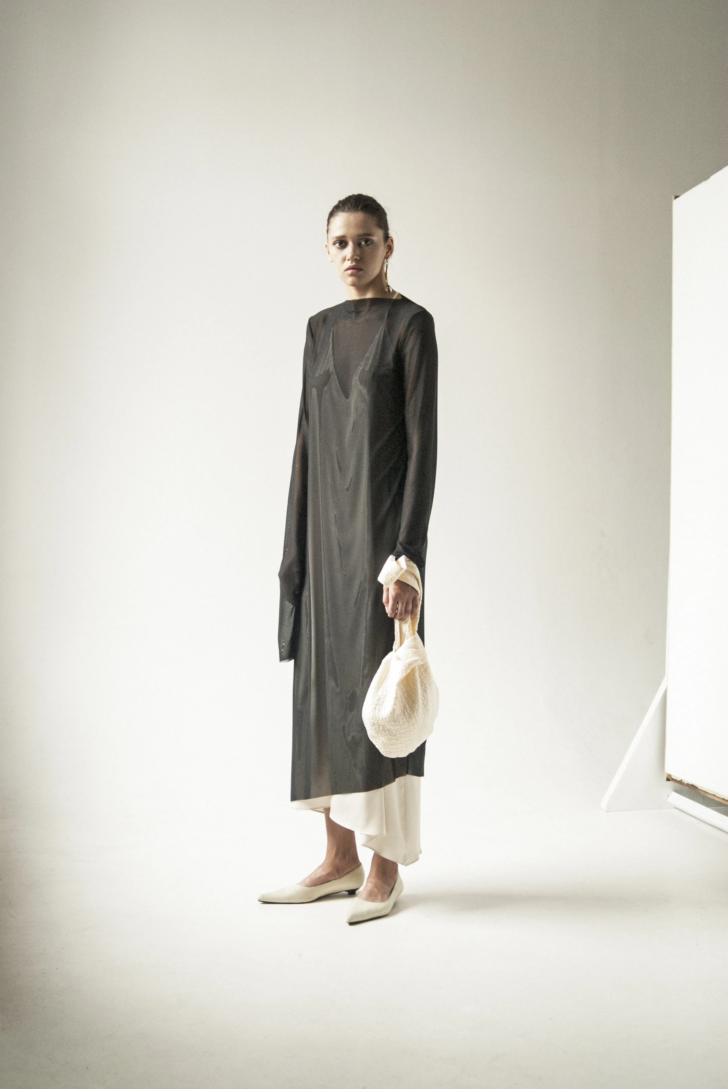 km-by-lange-endless-sleeves-tulle-dress4.jpg