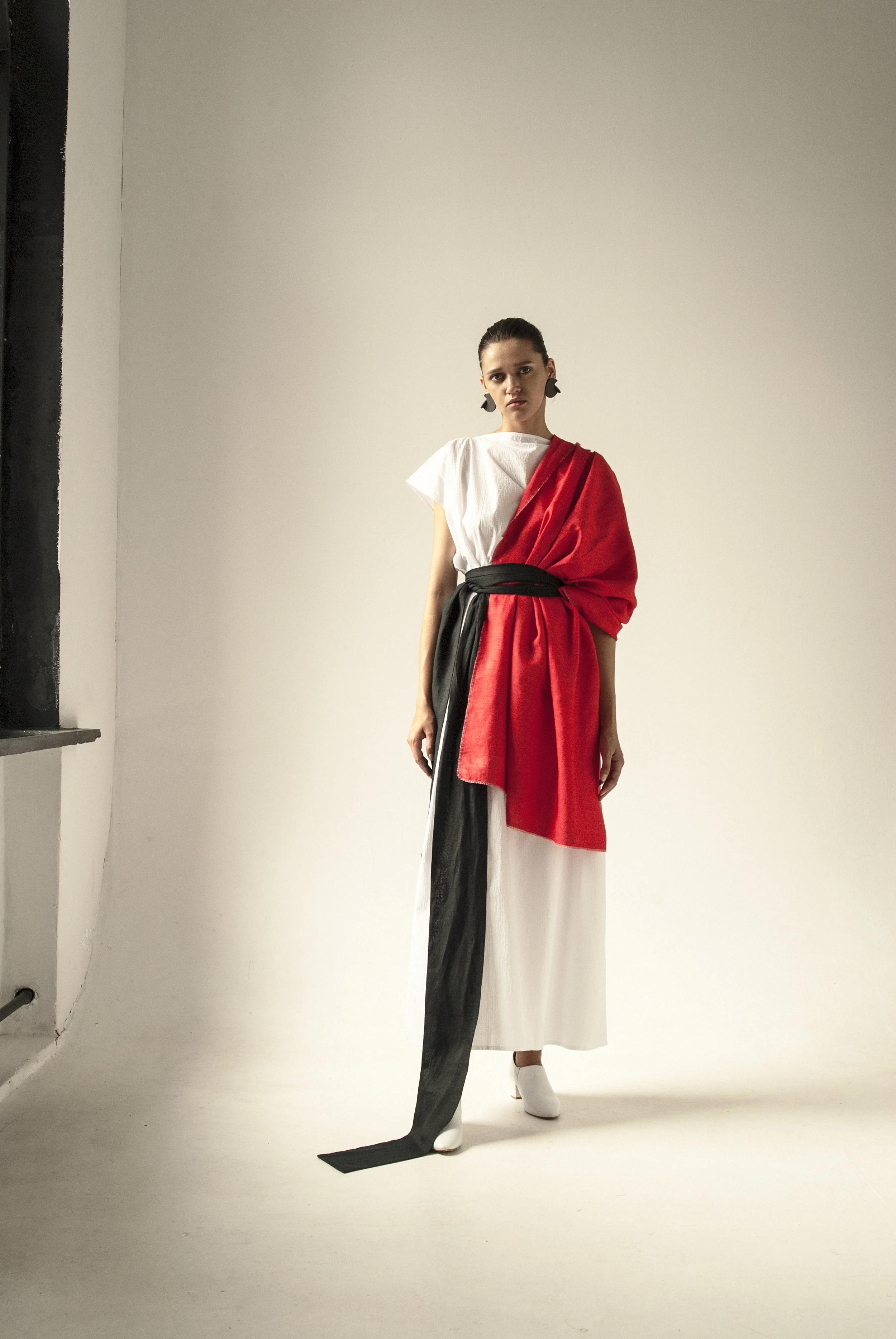 km-by-lange-zapaska-motanka-black-belt-dress-gown-0007.jpg