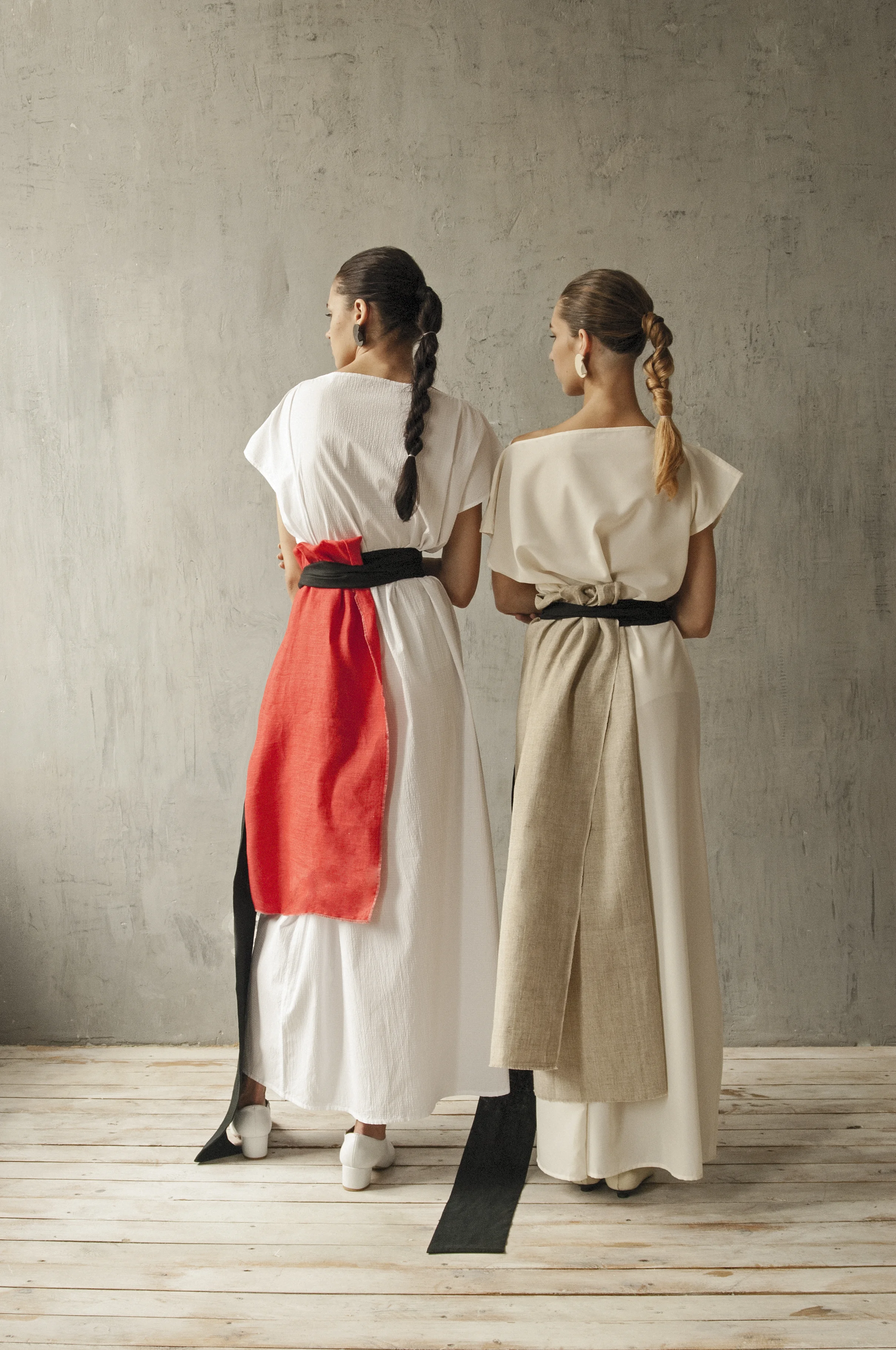 km-by-lange-zapaska-motanka-black-belt-dress-gown-0012.jpg