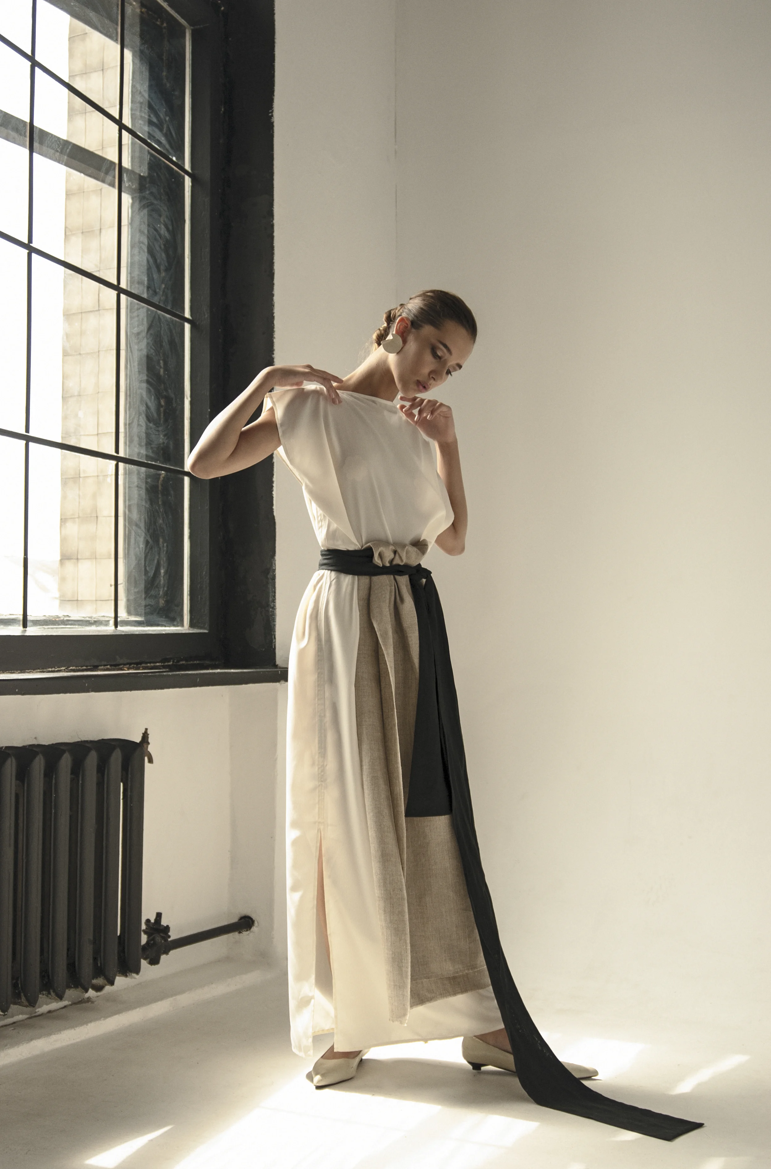 km-by-lange-zapaska-motanka-black-belt-raw-dress-gown-0009.jpg