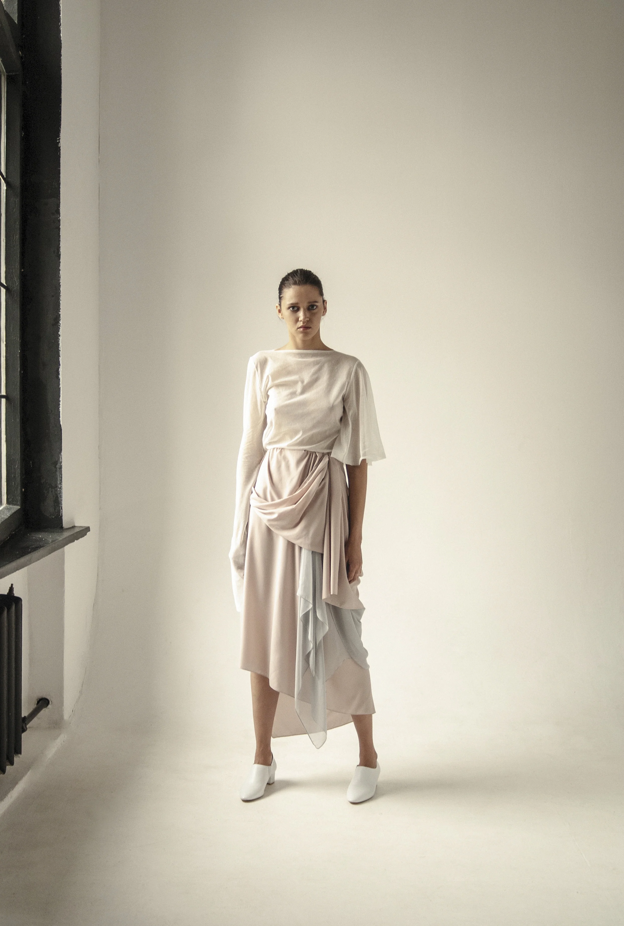 km-by-lange-hvozty-silk-vintage-fabric-gra-rose-skirt-0001.jpg