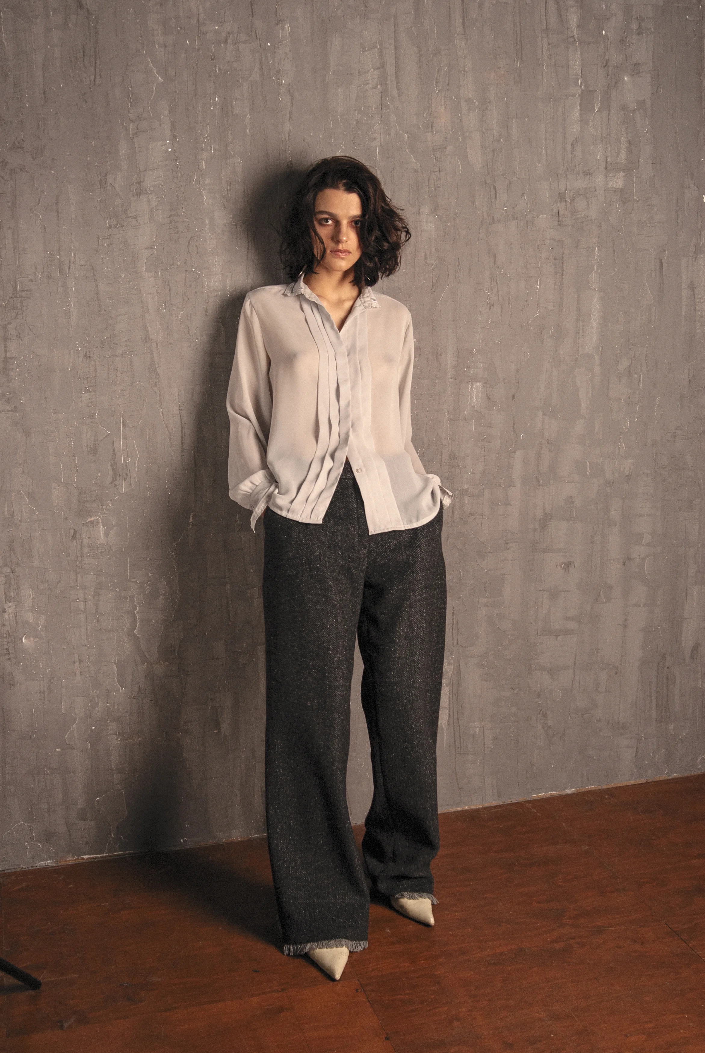km-by-lange-vintage-capsule-grey-ruffle-blouse-09.jpg