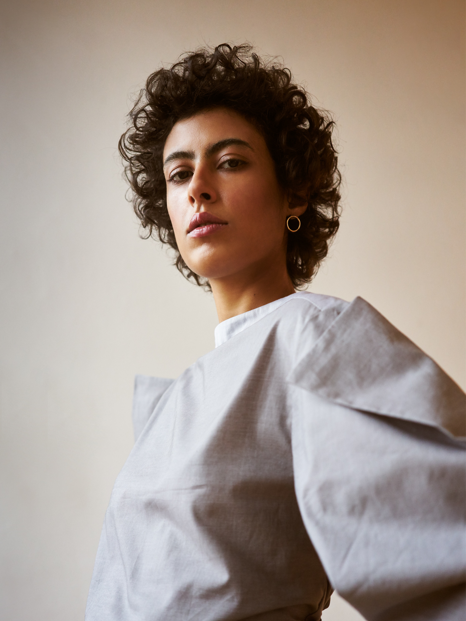 https://www.kmbylange.com/m-o-t-a-n-k-a/gray-puffed-sleeves-blouse20181204_0162.jpg