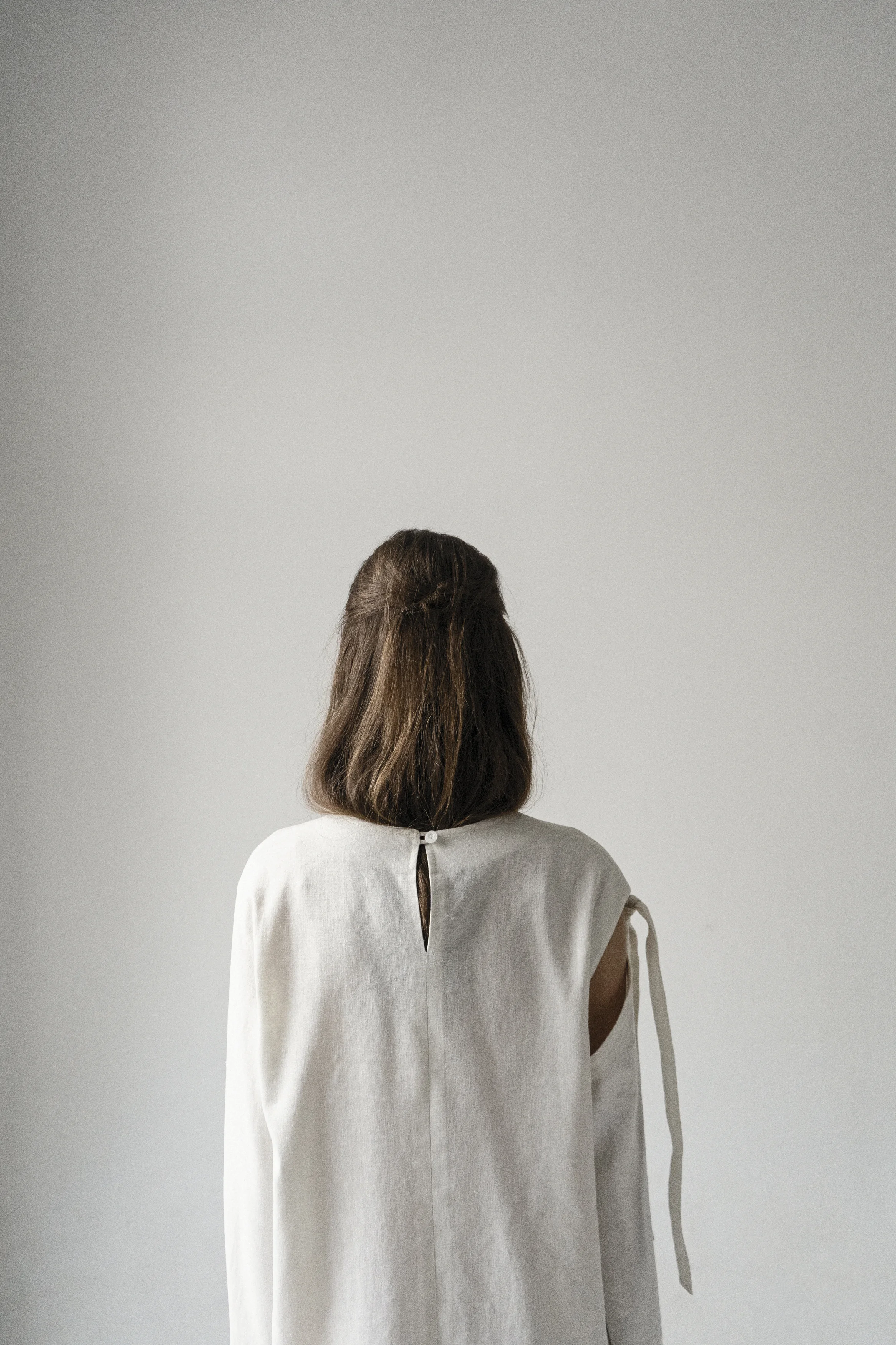 km-by-lange-white-removable-sleeve-linen-dress-0003.jpg