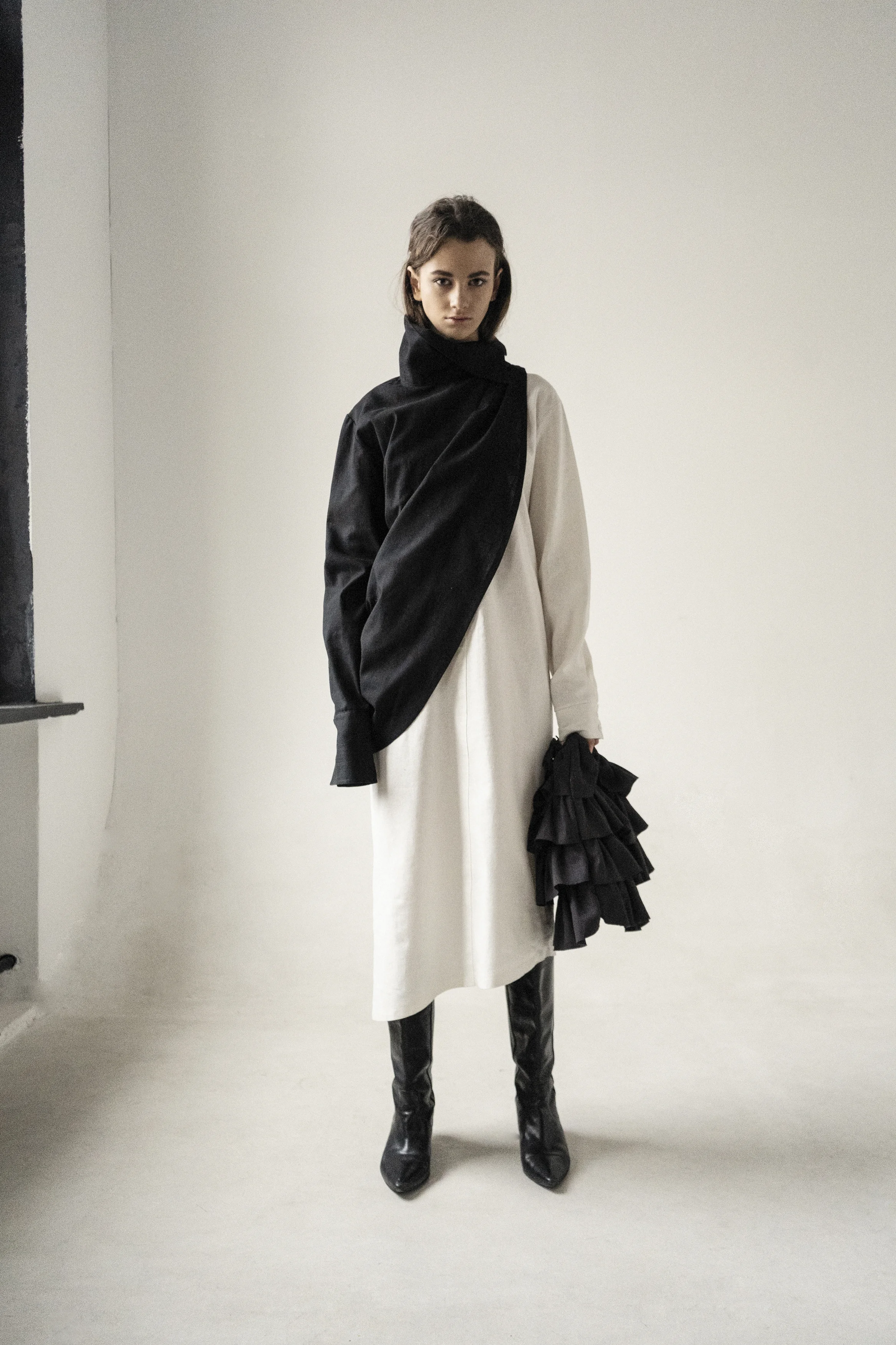 BLACK LINEN SLEEVE LAYER