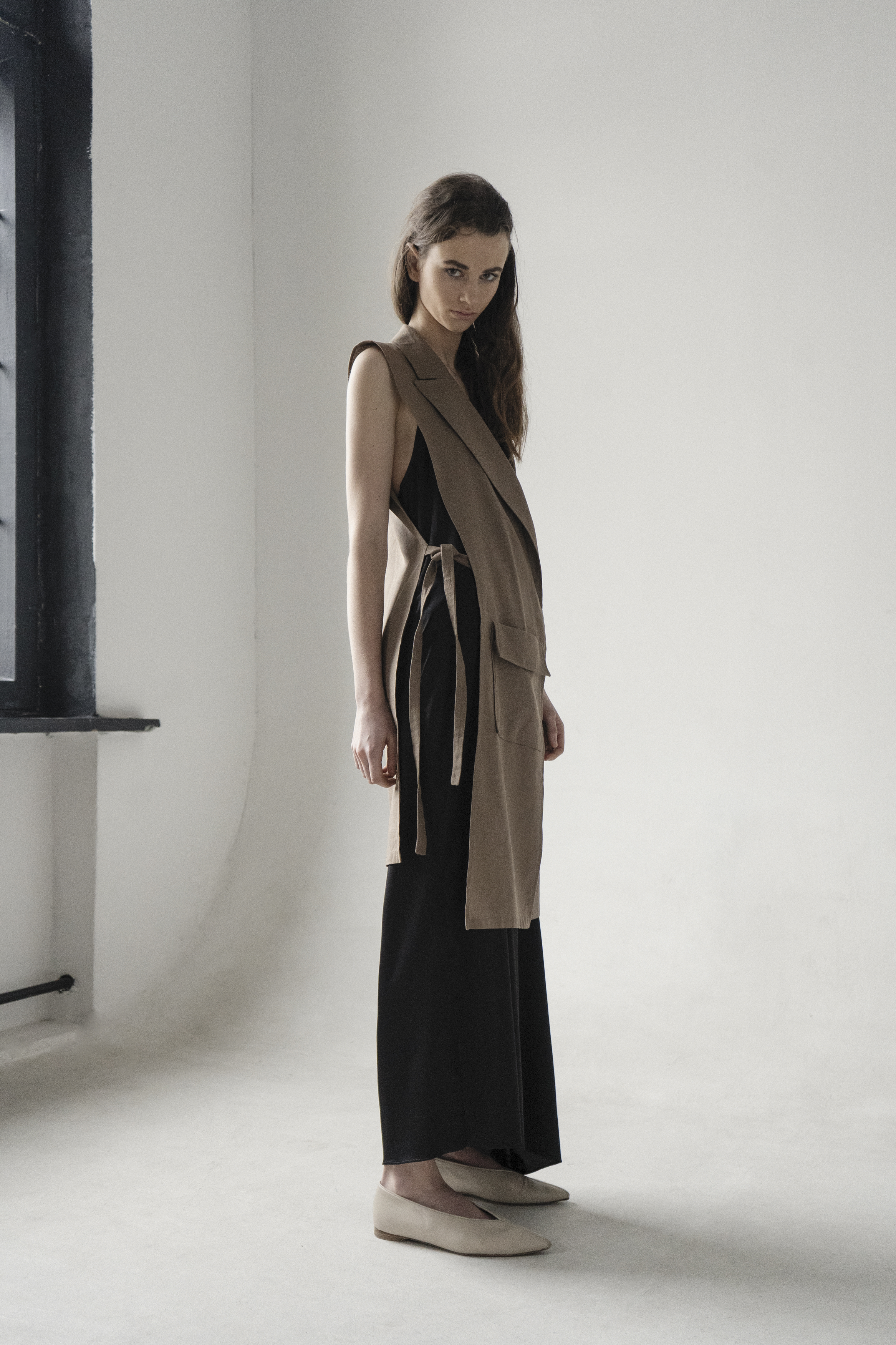 km-by-lange-caramel-criss-cross-sleveless-jacket-0010.jpg