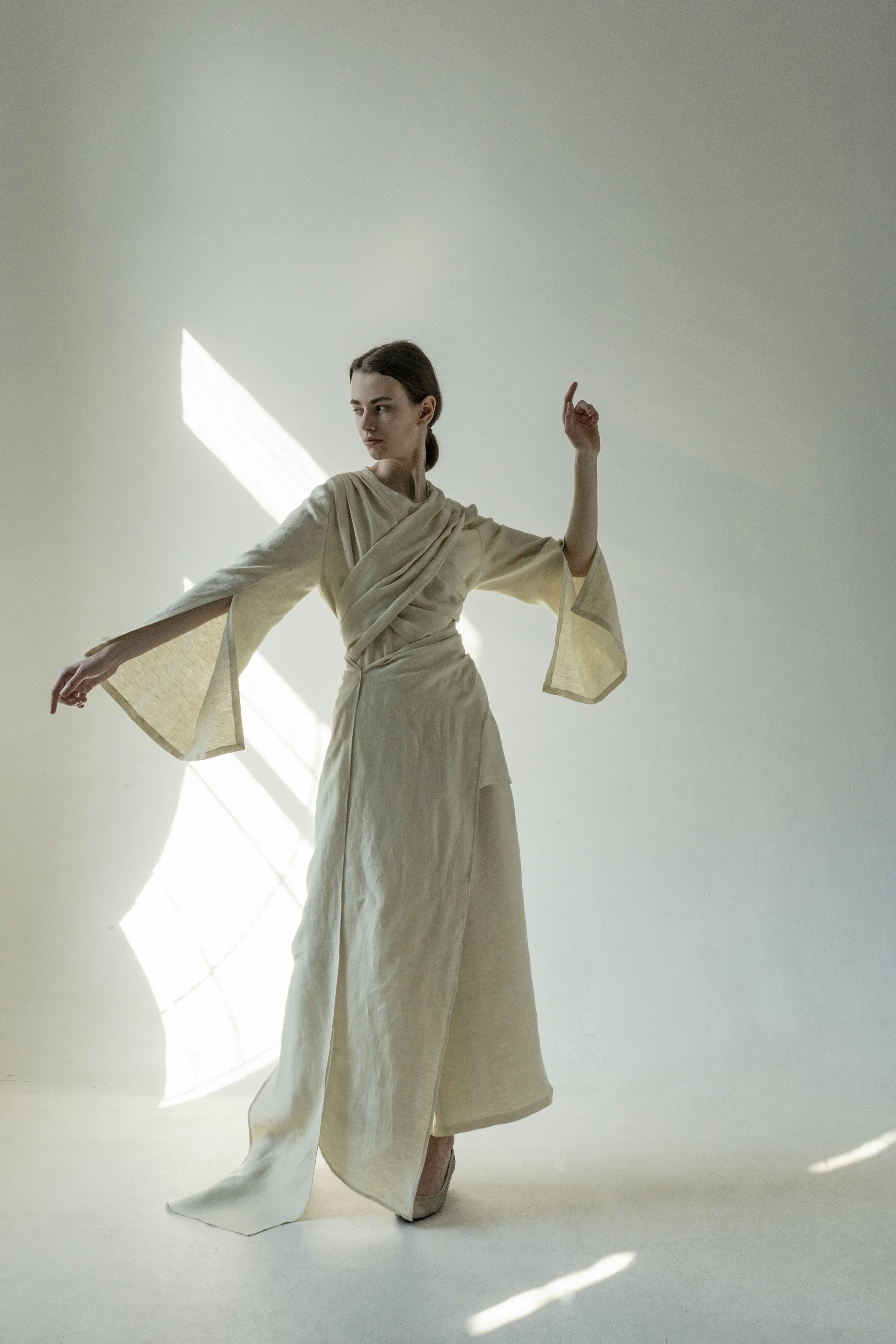 CREAM CRISS CROSS LINEN KIMONO SUIT — K M by L A N G E