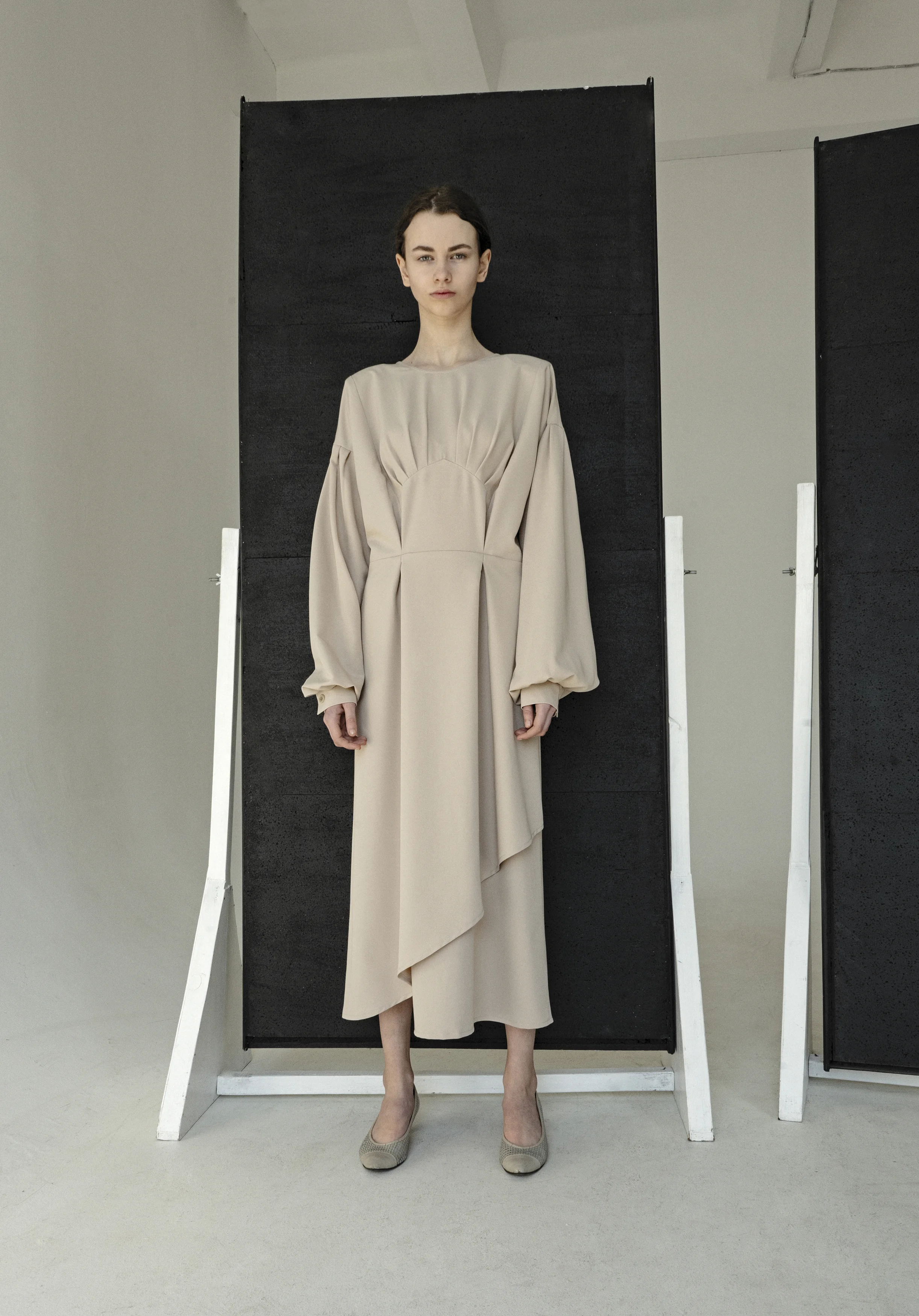 knee length dresses for ladies Cut Out Back Padded Shoulder Long Sleeve Long Stretchy Dress