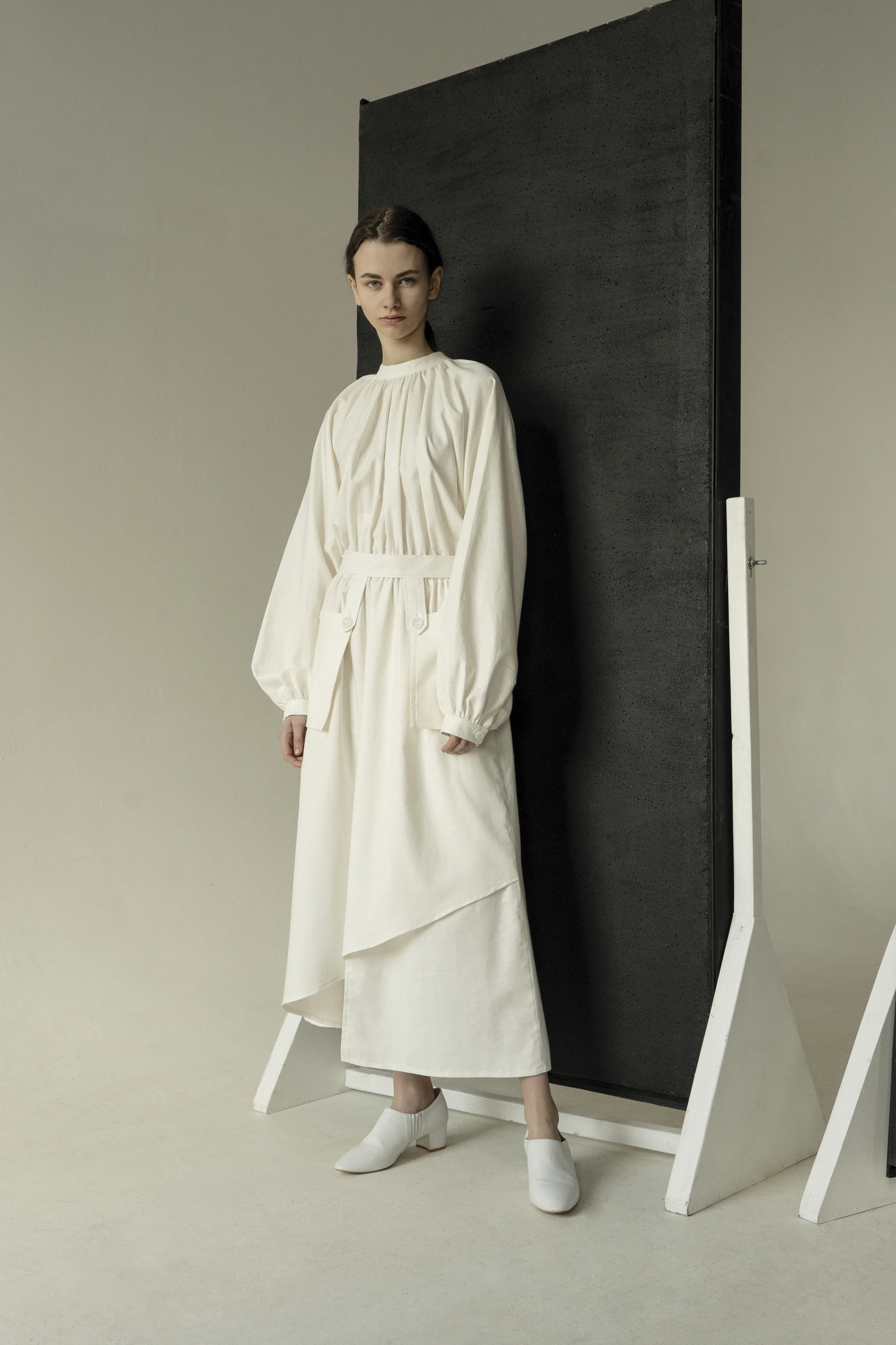 km-by-lange-cream-peasant-ope-back-dress-gown-0003.jpg
