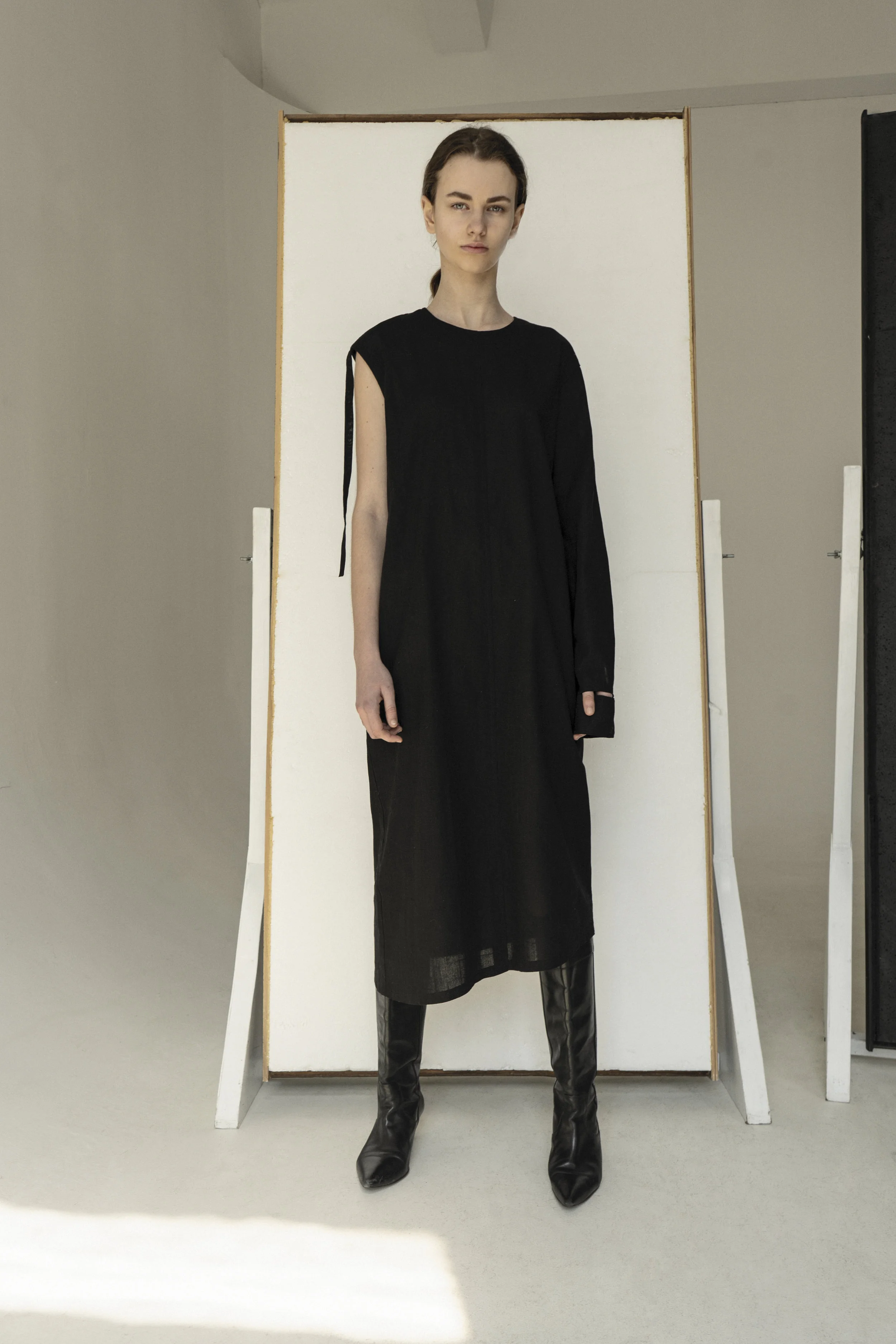 km-by-lange-black-linen-removable-sleeve-dress-10008.jpg