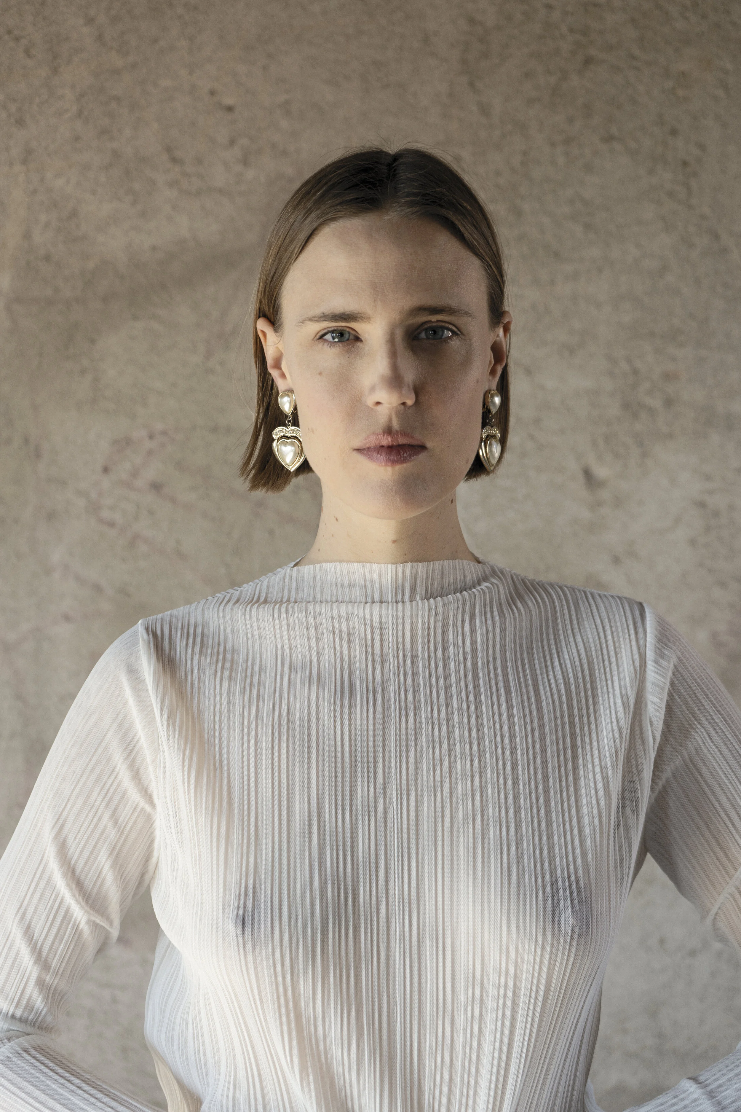CREAM PLEATED TOP