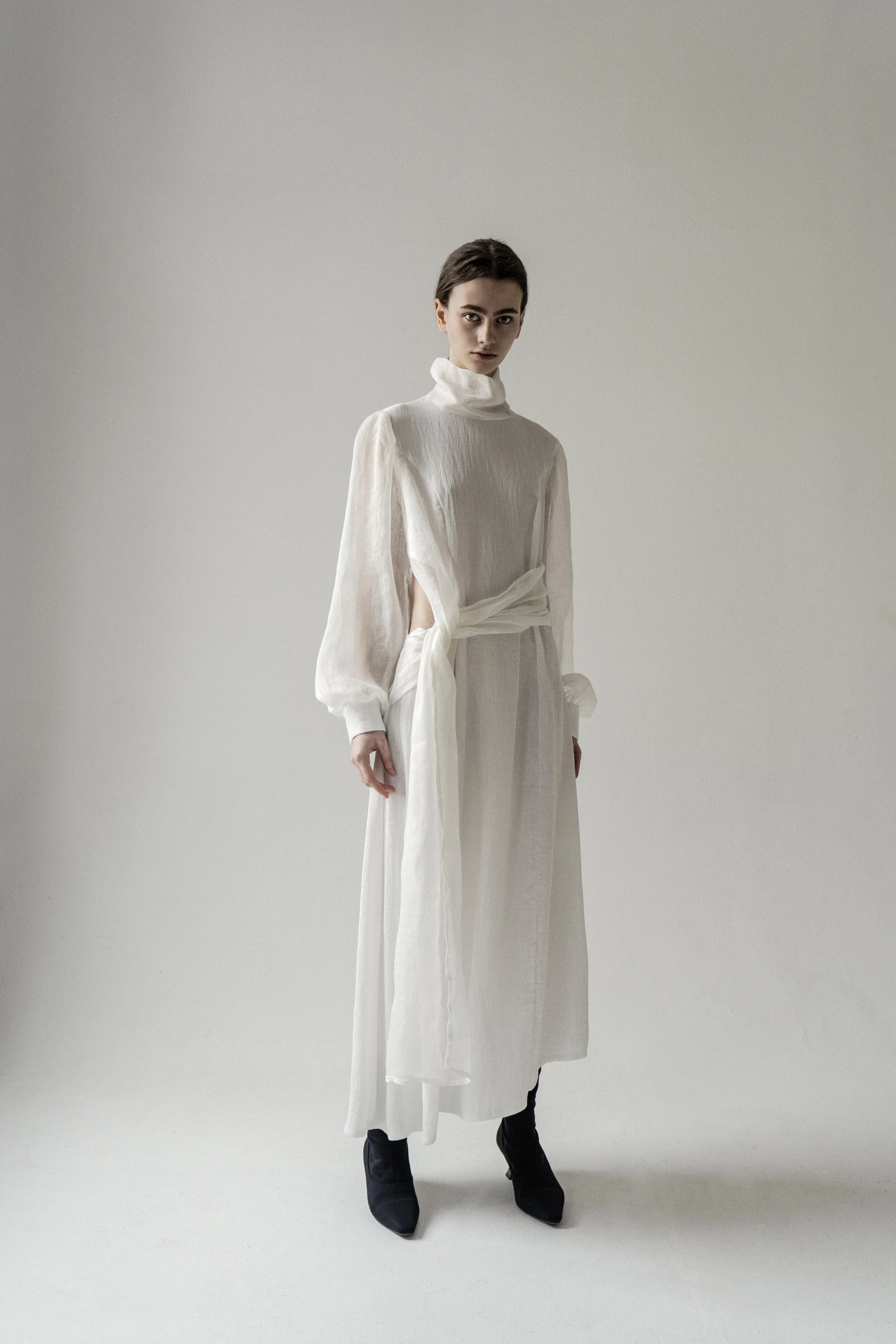 WHITE WINDY ASYMMETRIC DRESS