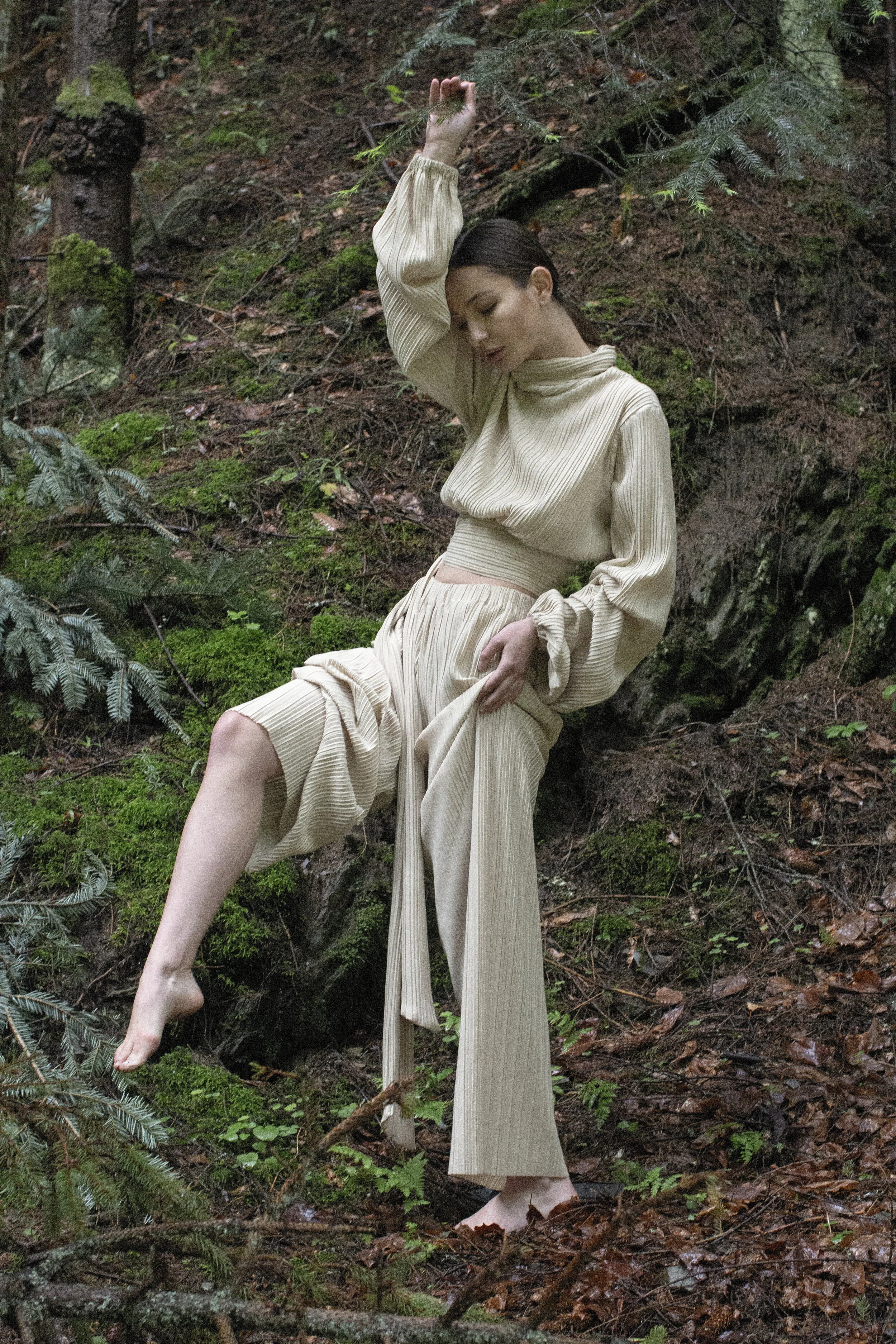CREAM PLEATED SUIT