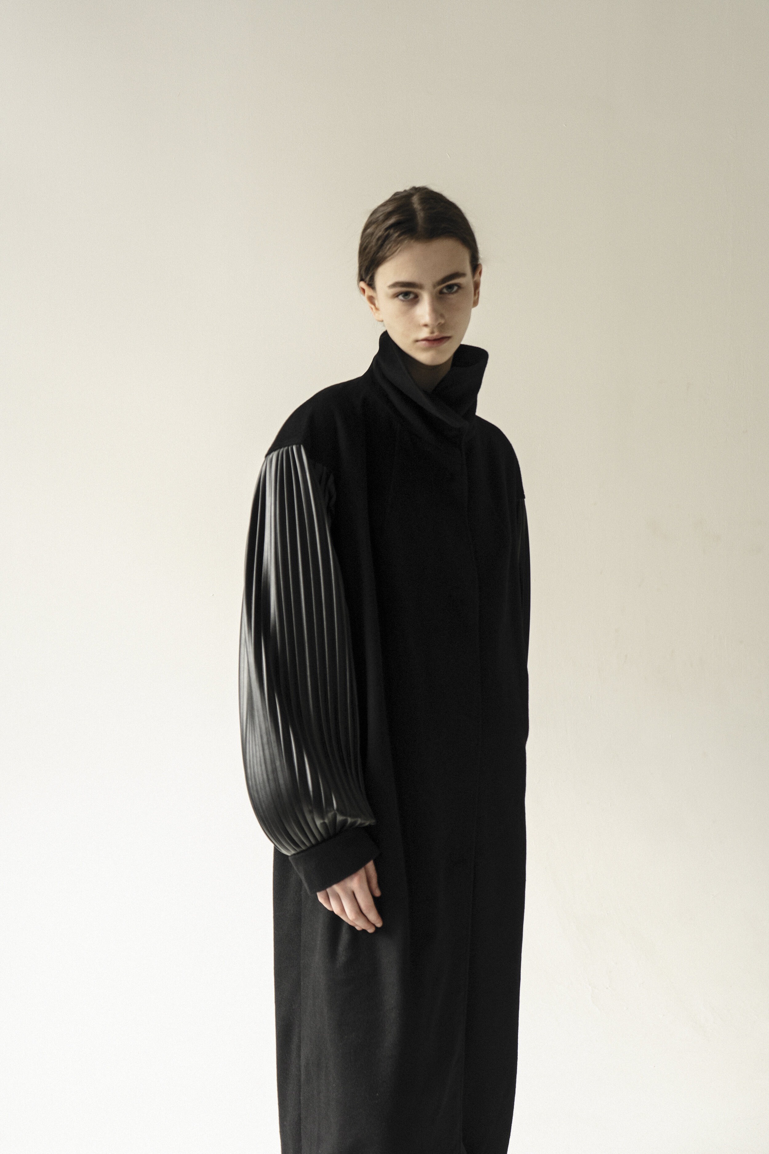 BLACK COCOON WOOL COAT — K M by L A N G E