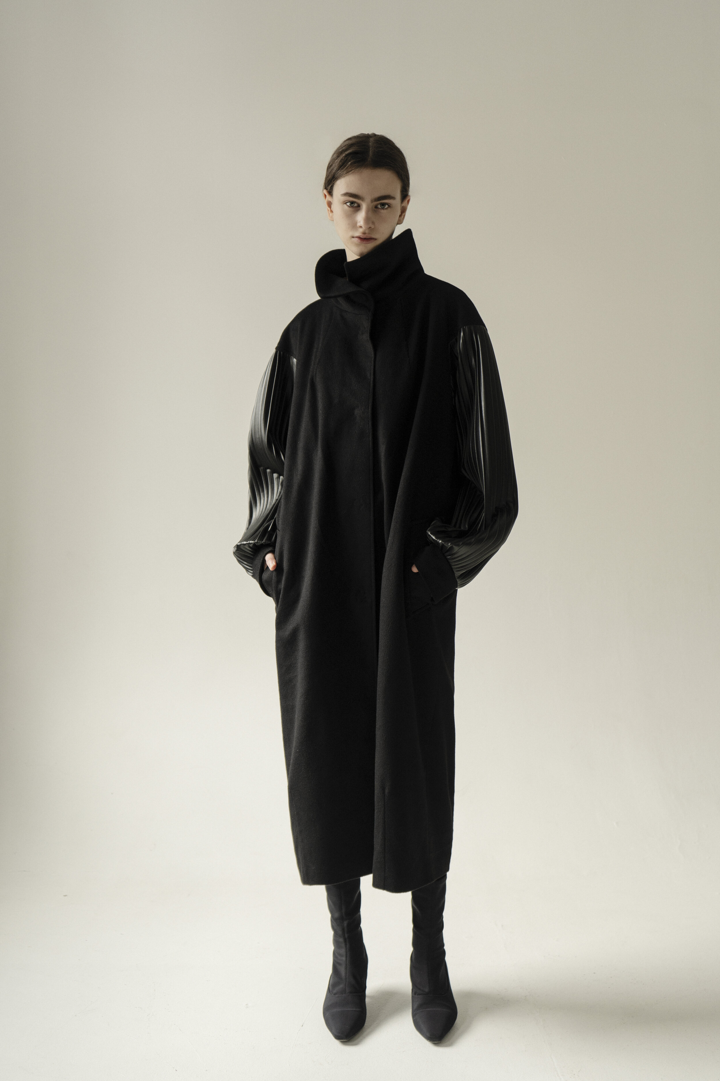 BLACK COCOON WOOL COAT — K M by L A N G E