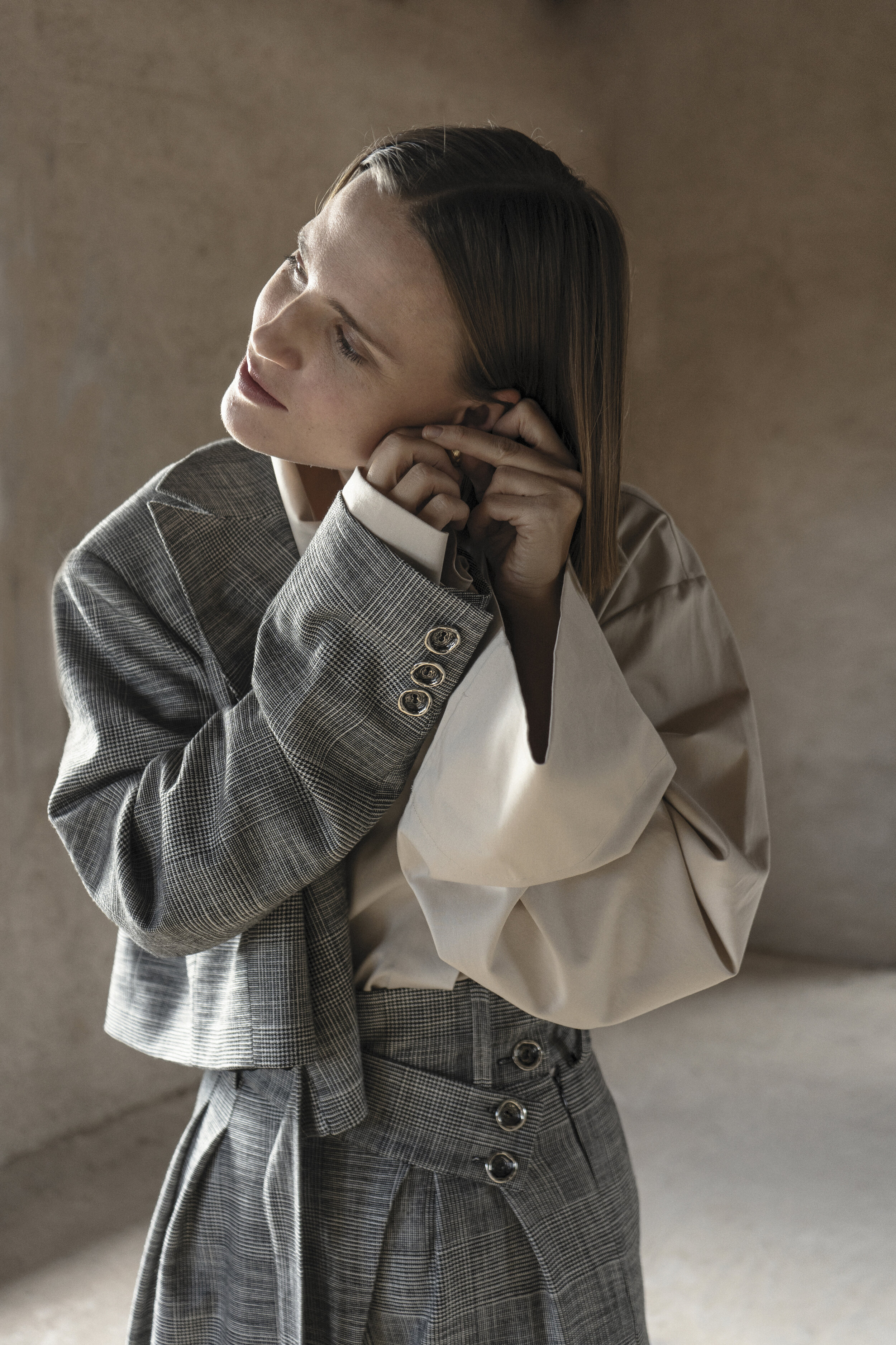 DECONSTRUCTED ASYMMETRIC ONE SHOULDER JACKET