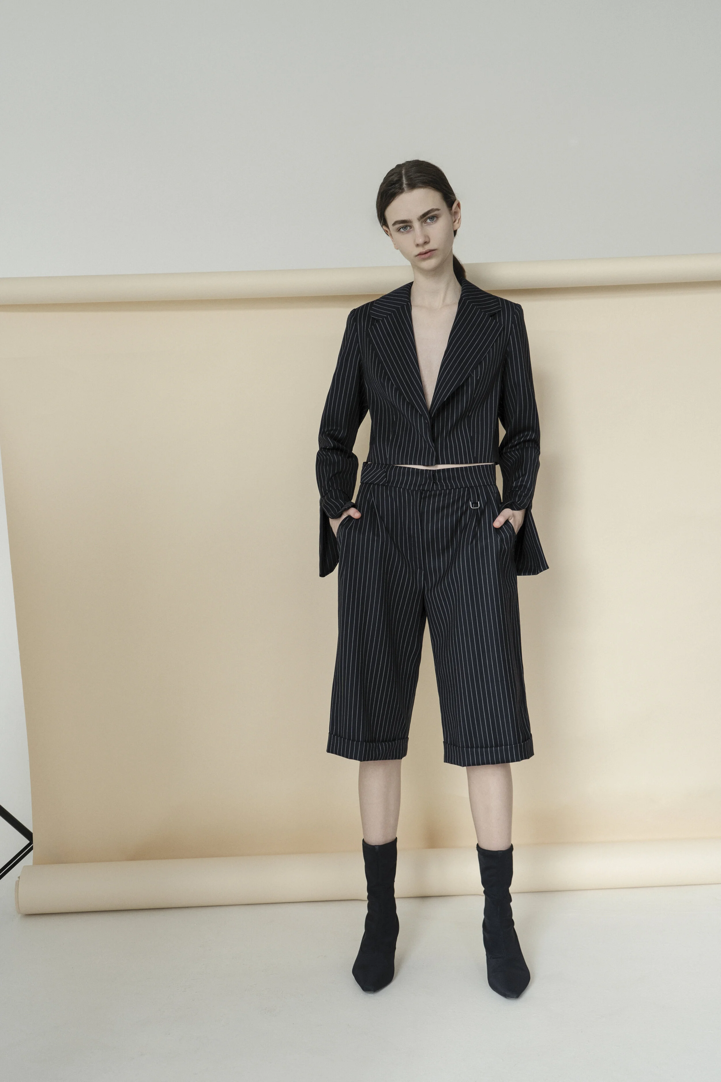 NAVY PIN STRIPE SUIT SHORT — K M by L A N G E