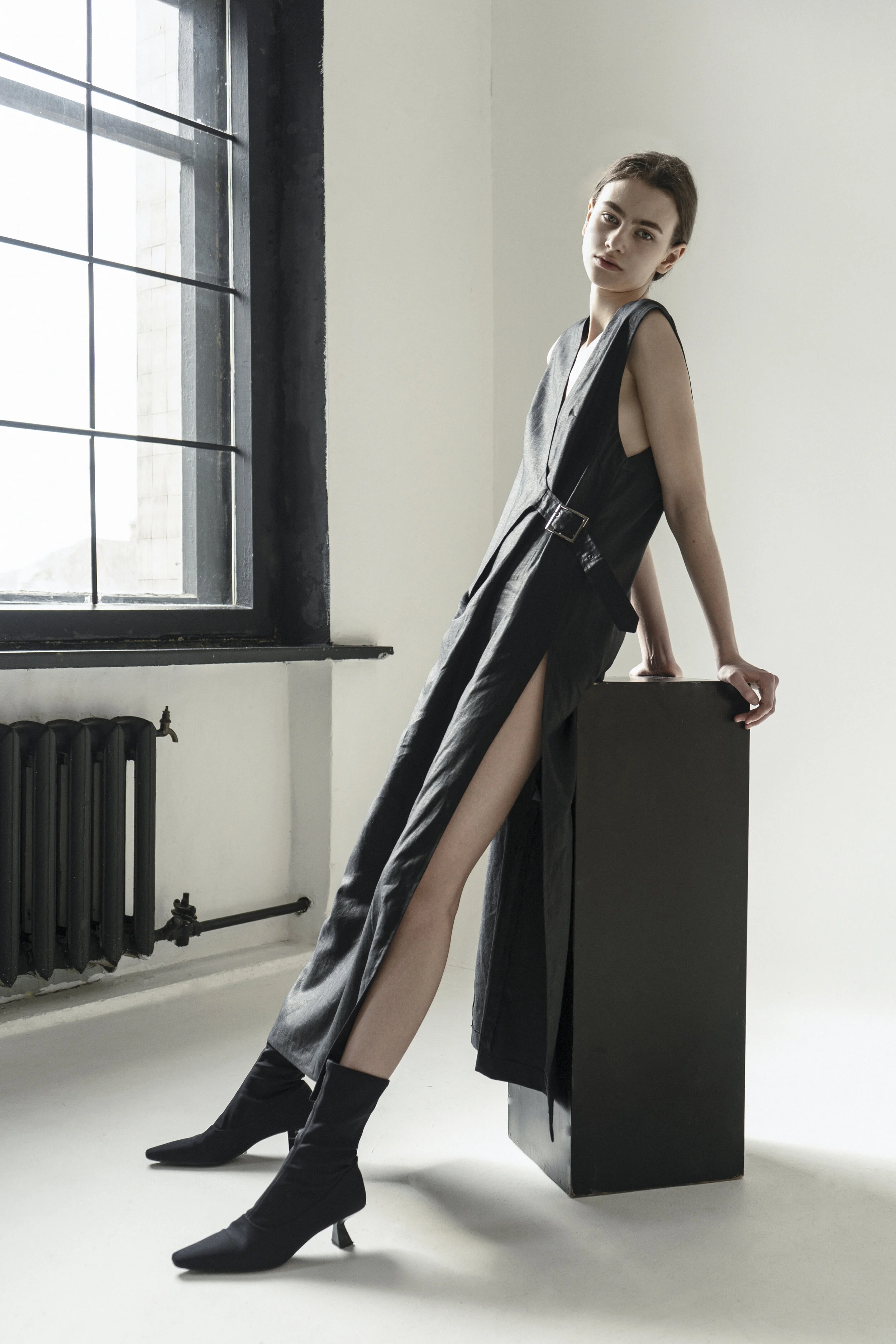 BLACK HIGH SLIT DRESS — K M by L A N G E