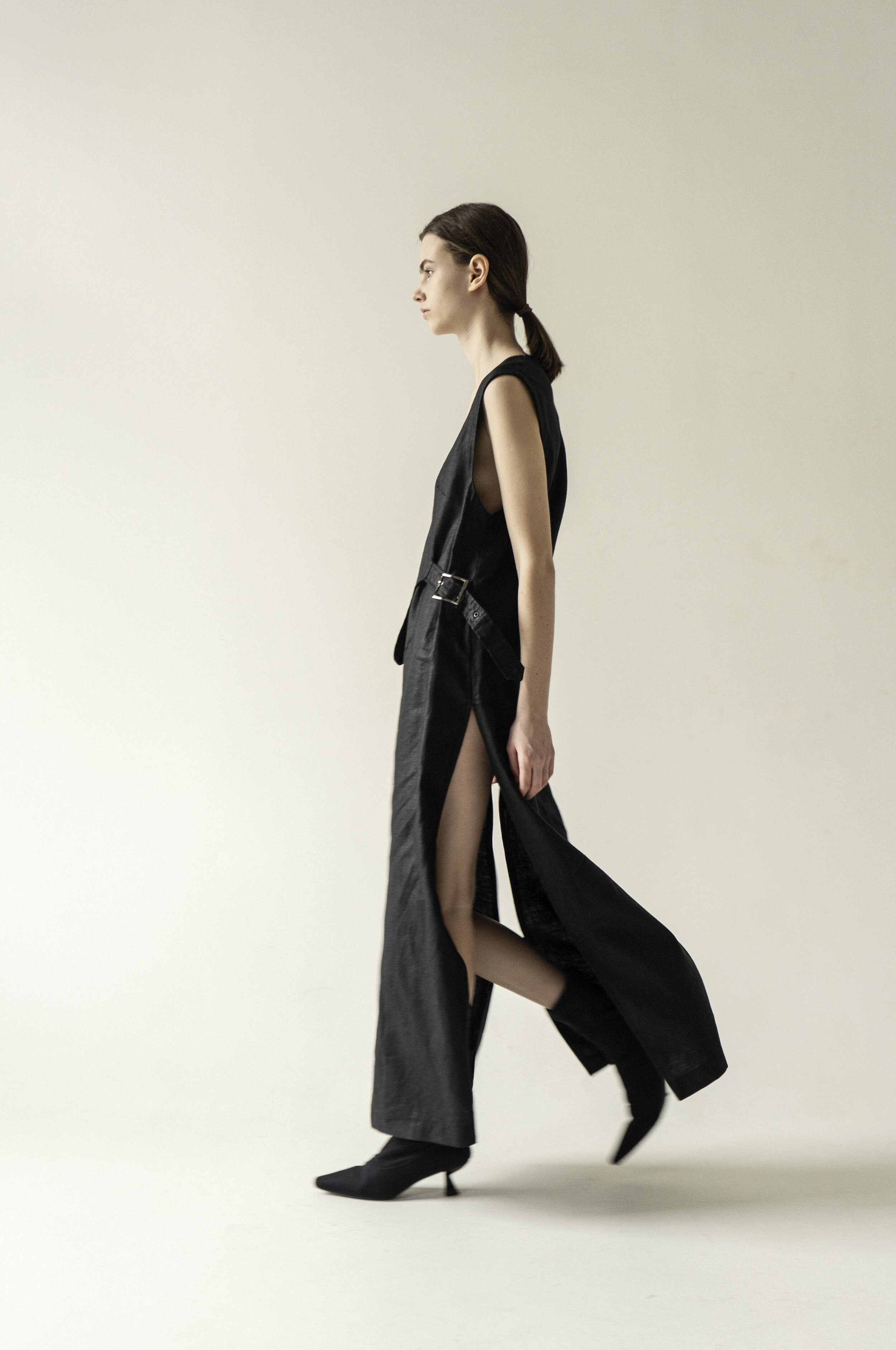 Black HIGH SLIT DRESS K M by L A N G E Black HIGH SLIT DRESS K M by L A N G E